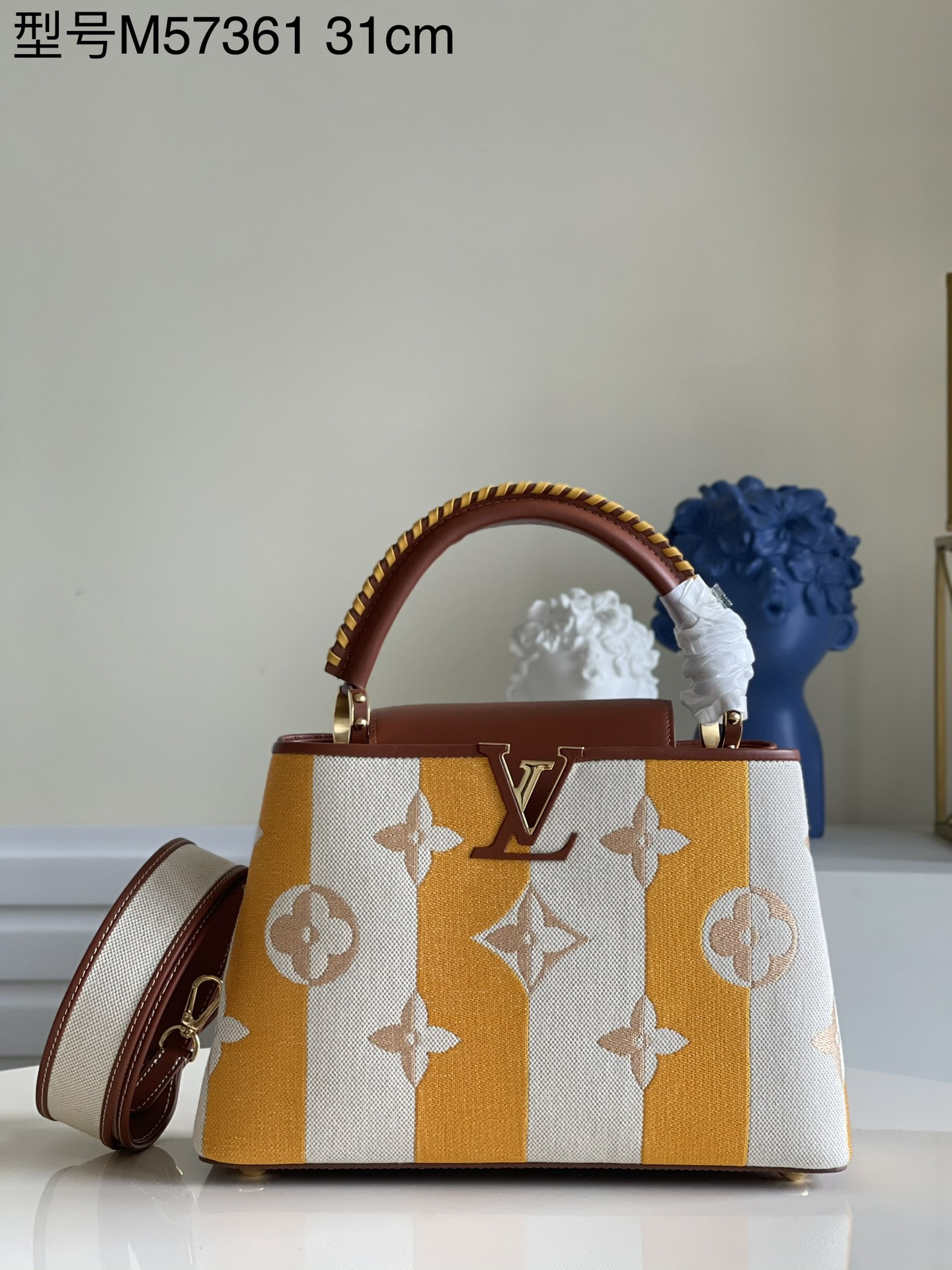 NO:397746,【Exclusive real photo M57361 embroidery with orange brown medium size】 This Capucines MM handbag is cleverly matched with striped canvas and natural leather trim, and is marked with brand marks on the striped edges of Monogram floral embroidery on summer striped edges, paired with woven leather handles and removable wide shoulder straps. This Capucines BB handbag shows elegance and luxury. To better understand the high-quality quality, an exclusive consultant needs to introduce you to craftsmanship and maintenance tips. Welcome to the Circuit EVUT Customer Service Center. Detailed features 31 x 20 x 11 cm K.1300, LV [original leather], louis vuitton, louis vuitton, louis vuitton19860909【独家实拍M57361 绣花配橙棕中号】本款 Capucines MM 手袋巧搭条纹帆布和天然皮革饰边,以 Monogram 花卉刺绣于夏日条纹边缘标注品牌印记,搭配编织皮革手柄和可拆卸宽肩带.本款Capucines BB 手袋彰显优雅奢华,为更好地了解高奢品质,需由专属咨询顾问向您介绍匠心工艺和保养贴士,欢迎致电路易威登顾客服务中心.详细特征31 x 20 x 11 厘米 K.1300,LV【原厂皮】,louis vuitton,louis vuitton,Bag