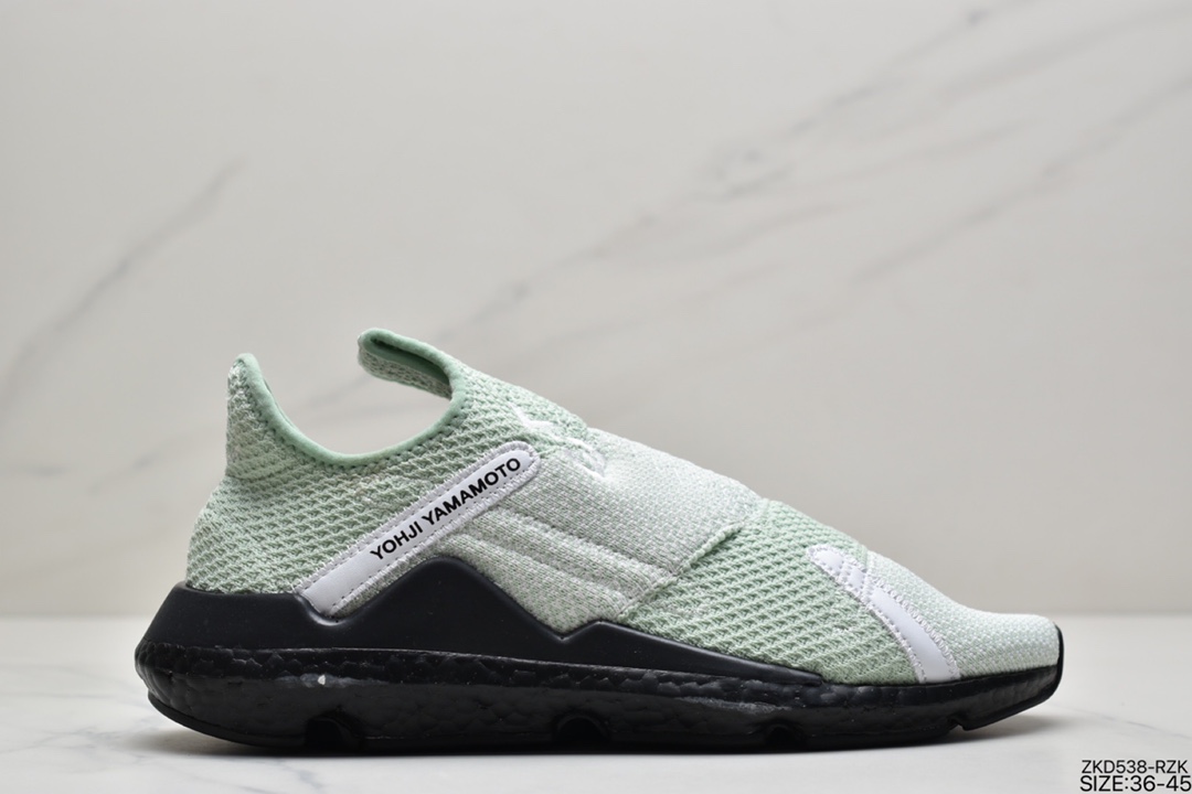 270 全新无鞋带设计，三本耀司Adidas Y-3 Reberu Boost赛高针织一脚蹬袜套系列爆米花武士前卫慢跑鞋“针织薄荷绿白黑白”F97399尺码：40 40.5 41 42 42.5 43 44条码编码：3104328000山本耀司最具代表性的黑白两色为主调，鞋身采用了双层袜套式结构打造，Primeknit 编织结合网眼面料，提供包裹性与透气性的同时还增加了整体的层次感，鞋面上点缀经典的 Logo 和标语元素，搭载 Boost 缓震中底，充分将舒适融入高街设计中。 ID：ZKD538-RZK