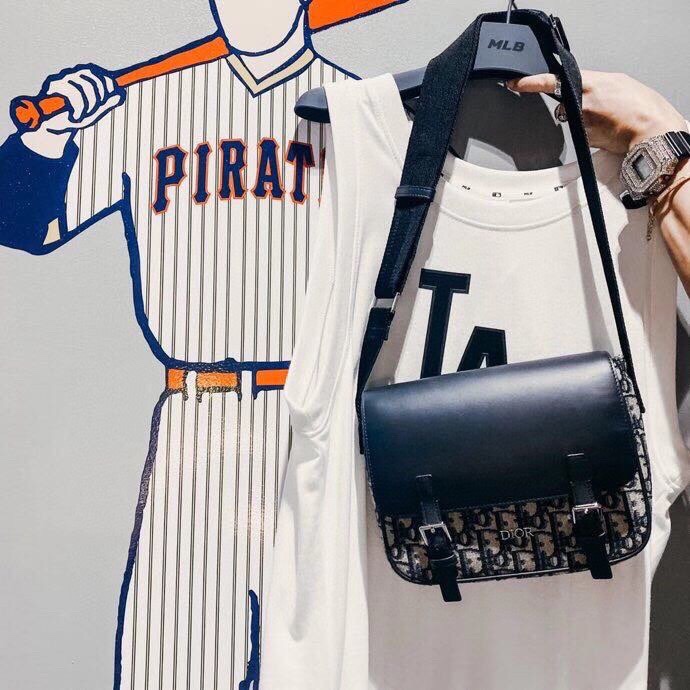 NO:558407,Upper body effect...!  !  Many celebrities have the same style, Dior men's bag, dior19860909上身效果...！！ 好多明星同款,迪奥男包,dior,Bag