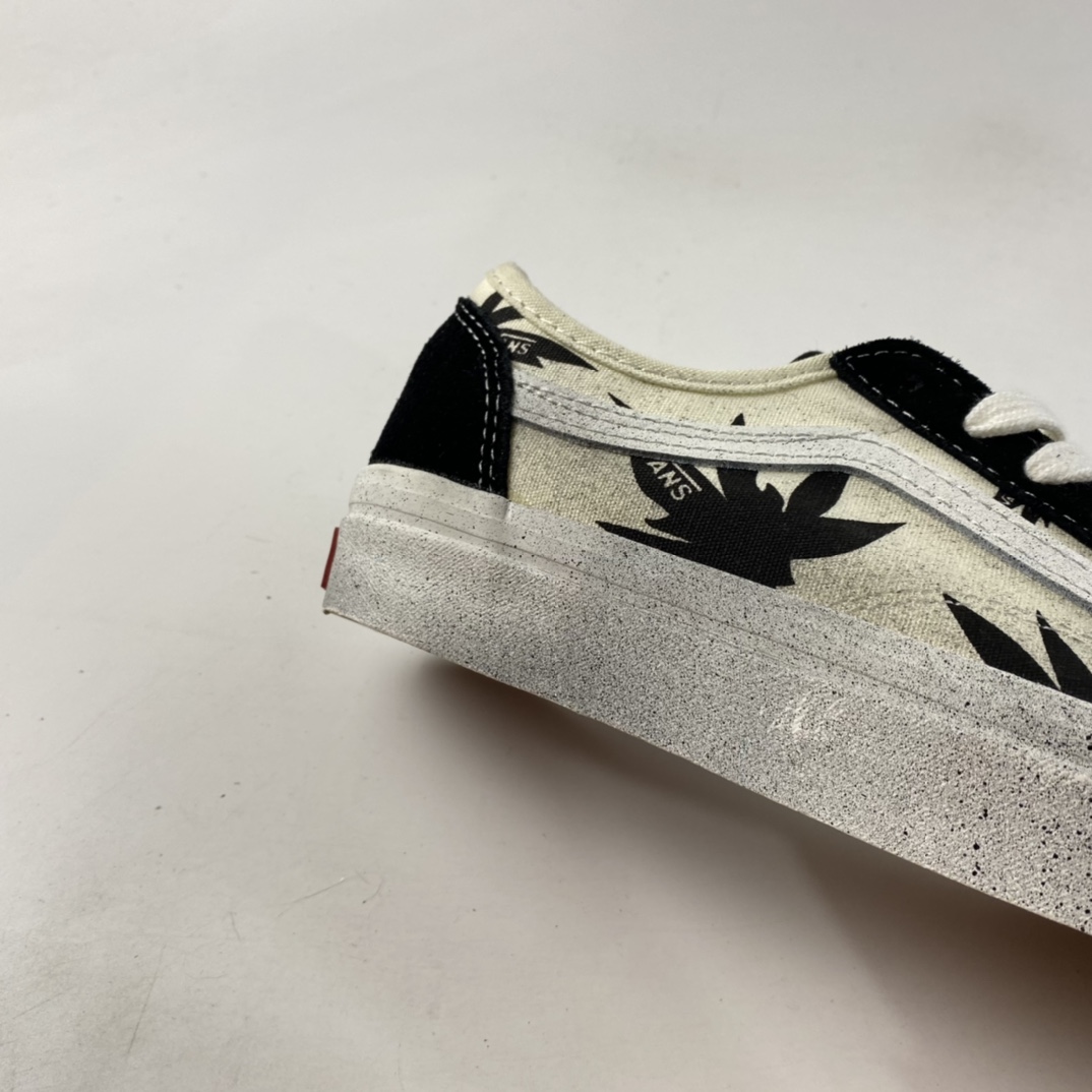 P150  Vans Style 36 Cecon SF 半月包头白印黑枫叶做旧款 VN0A3MVLK0A