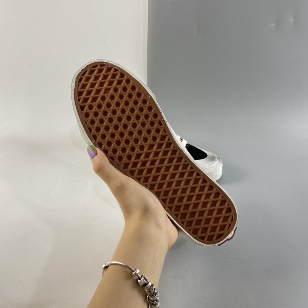 P150  Vans Style 36 Cecon SF 半月包头白印黑枫叶做旧款 VN0A3MVLK0A