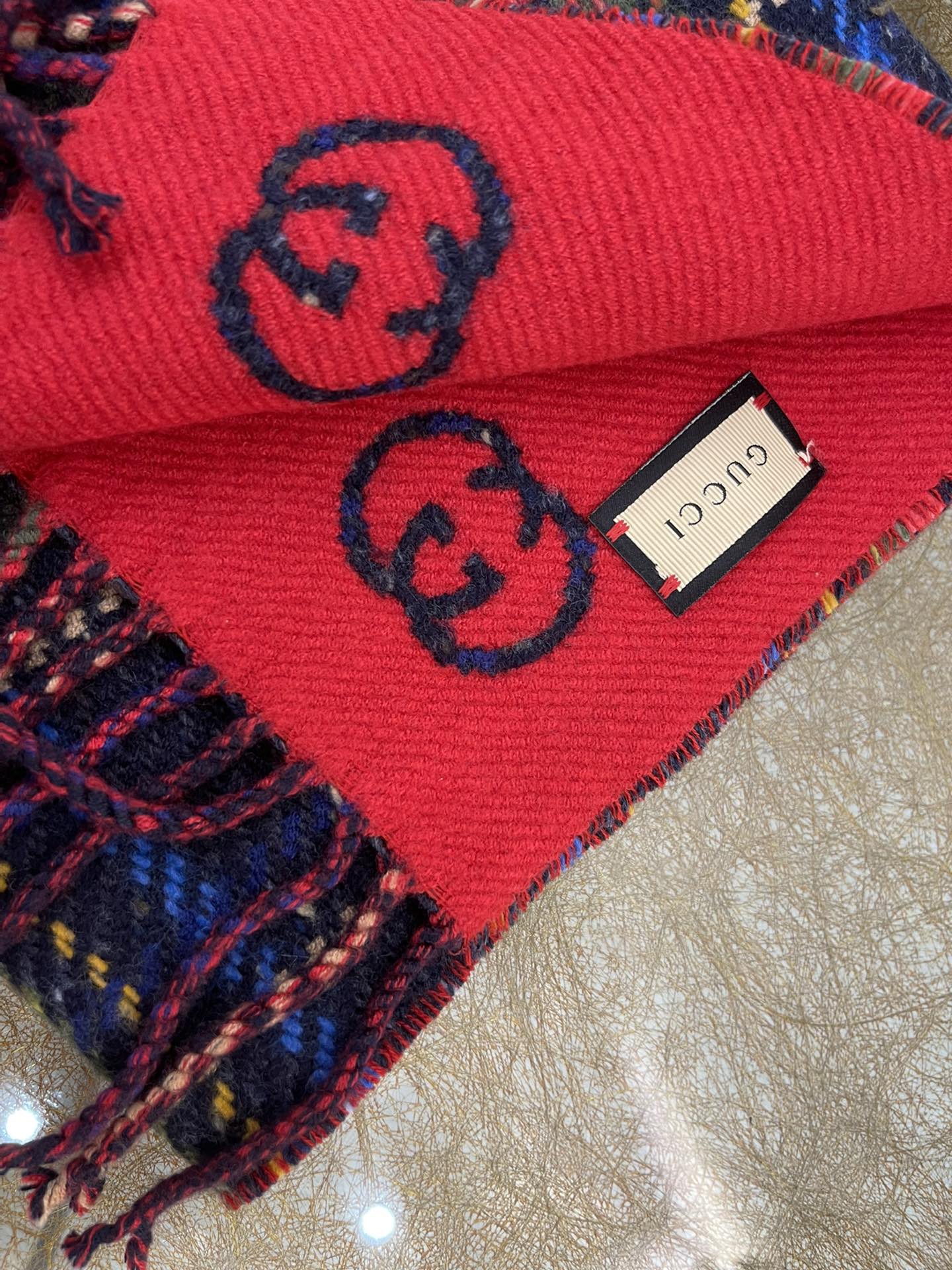 GUCCI古驰GG标识最新双面两用围巾643208