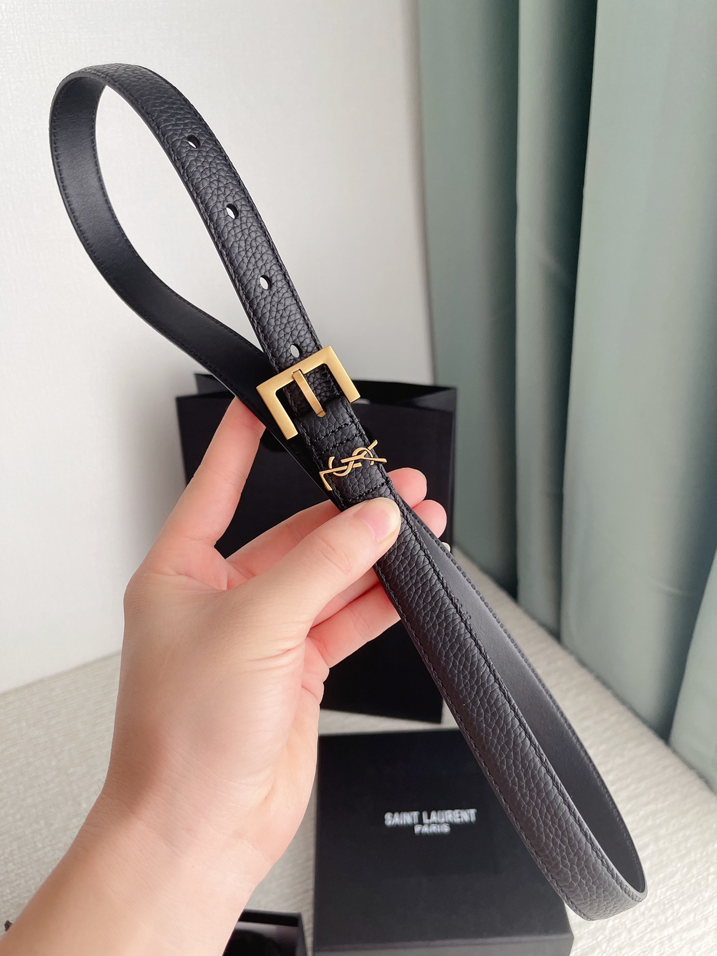 YSL Belt Collection: Stylish Women’s Belts with Bronze Hardware for Spring and Summer - 图片 4