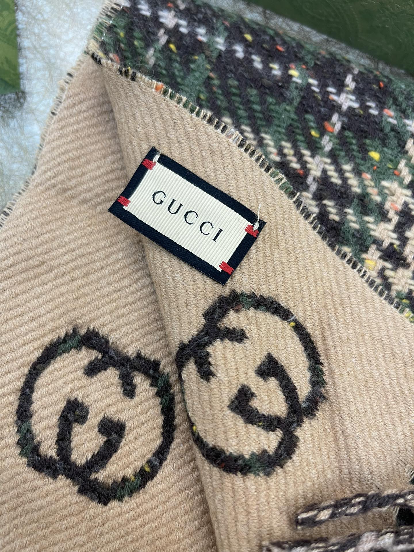 GUCCI古驰GG标识最新双面两用围巾643208