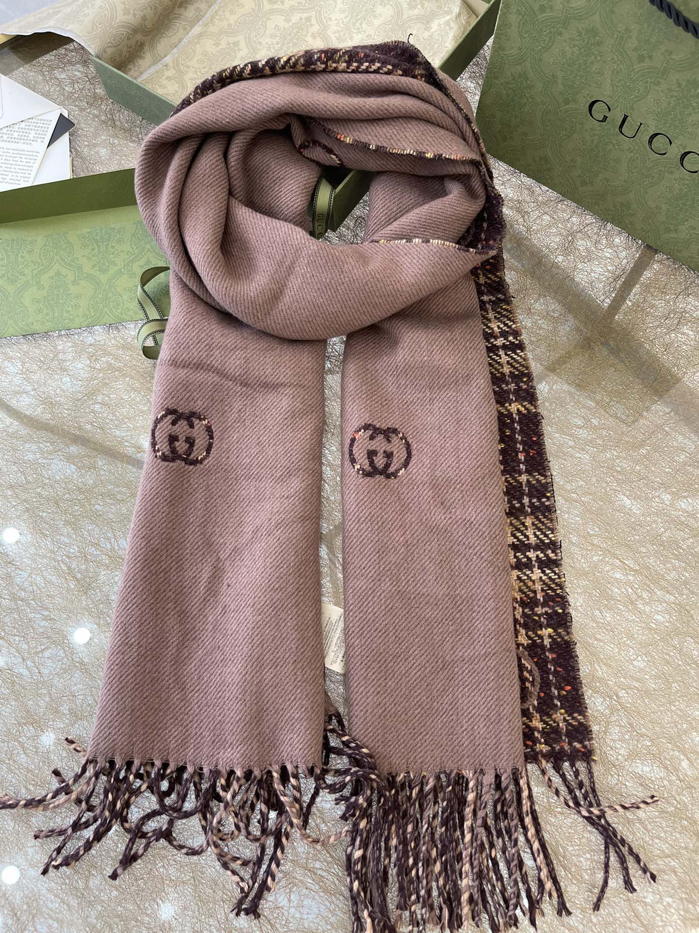 GUCCI古驰GG标识最新双面两用围巾643208