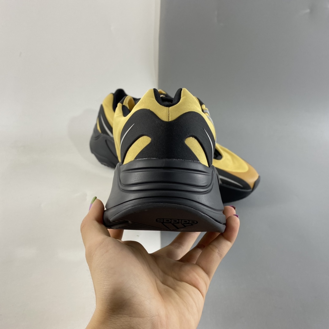 P320  Adidas Yeezy 700 V3 椰子复古老爹鞋系列 3M反光版GZ0717