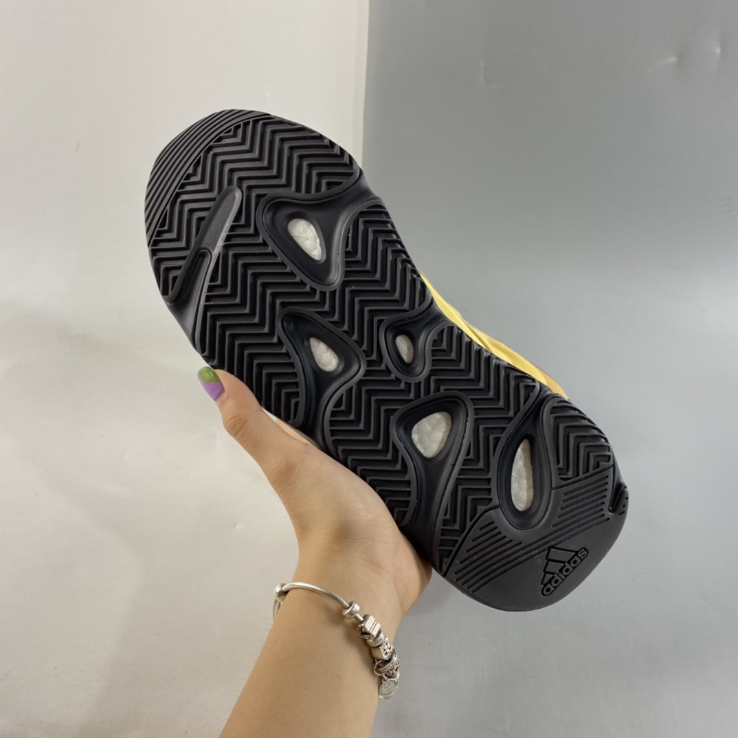 P320  Adidas Yeezy 700 V3 椰子复古老爹鞋系列 3M反光版GZ0717