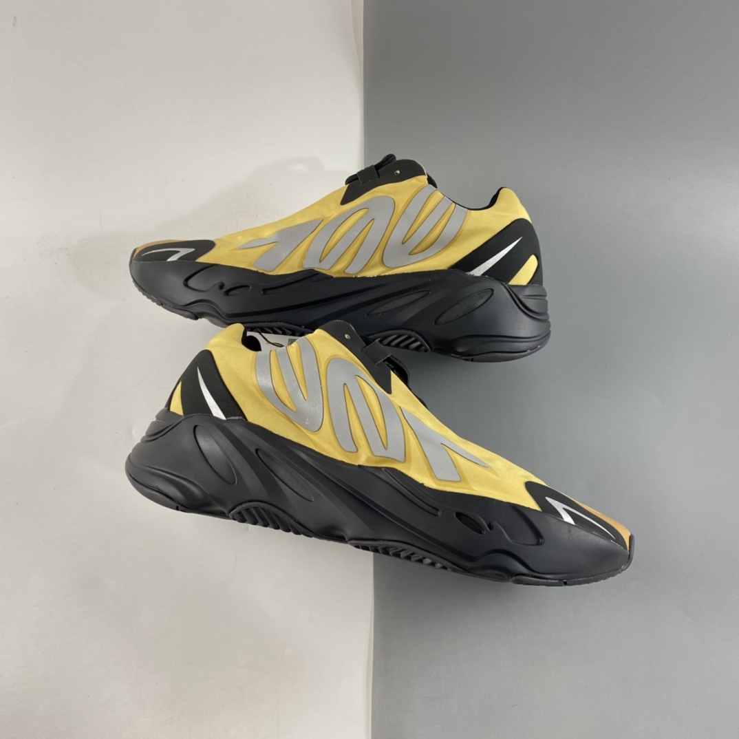P320  Adidas Yeezy 700 V3 椰子复古老爹鞋系列 3M反光版GZ0717