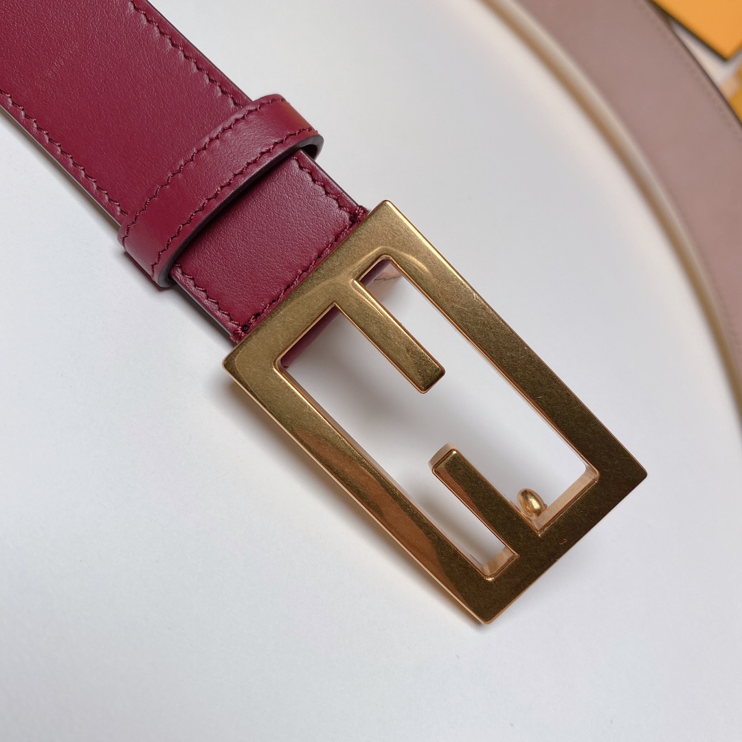 Fendi 五金做工精细 线条流畅 表面光滑 𝐙𝐏电镀工艺 香港通关【𝐇𝐀𝐀𝐒】 进口皮料