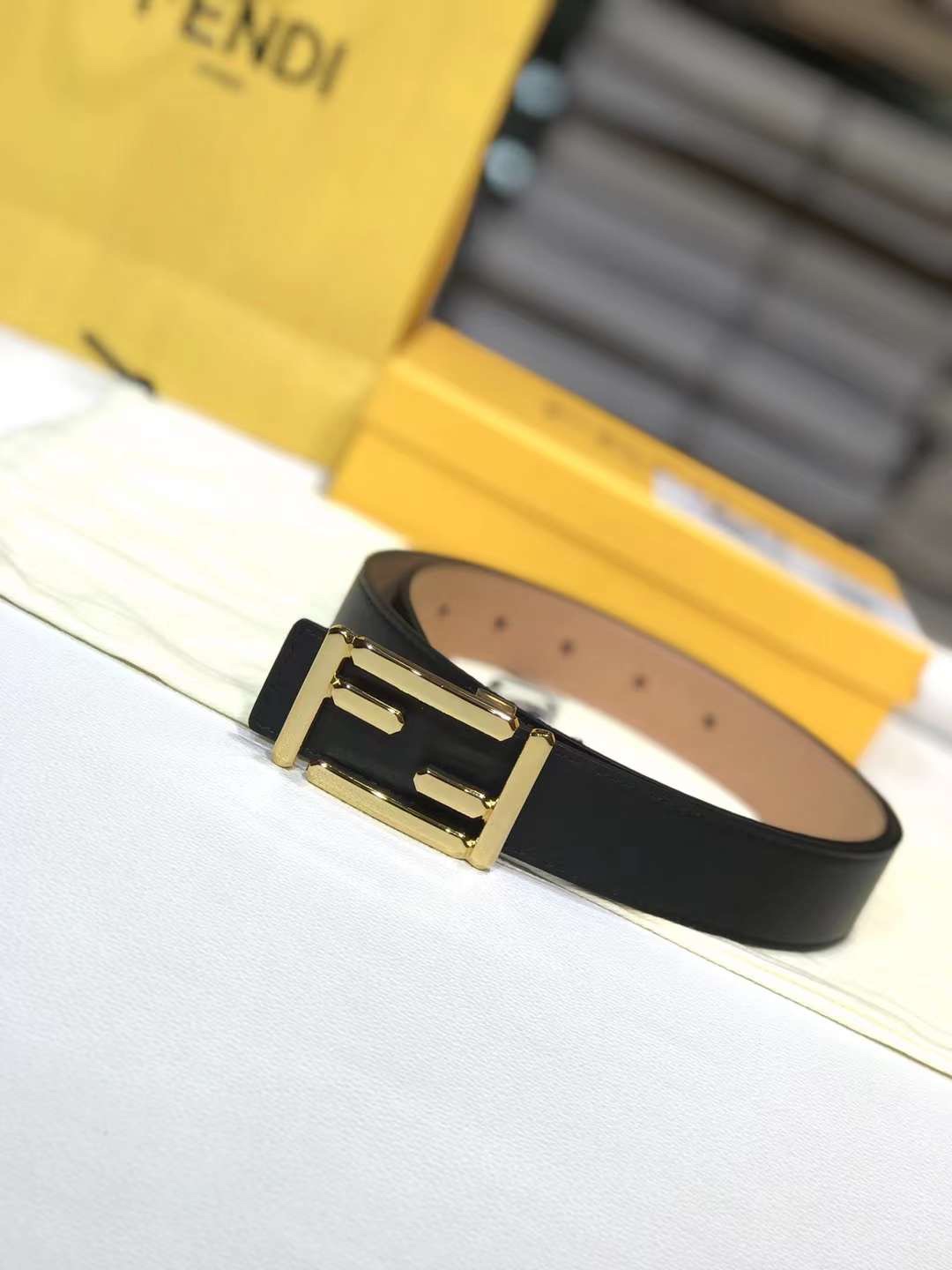Fendi 五金做工精细 线条流畅 表面光滑 𝐙𝐏电镀工艺 香港通关【𝐇𝐀𝐀𝐒】 进口皮料