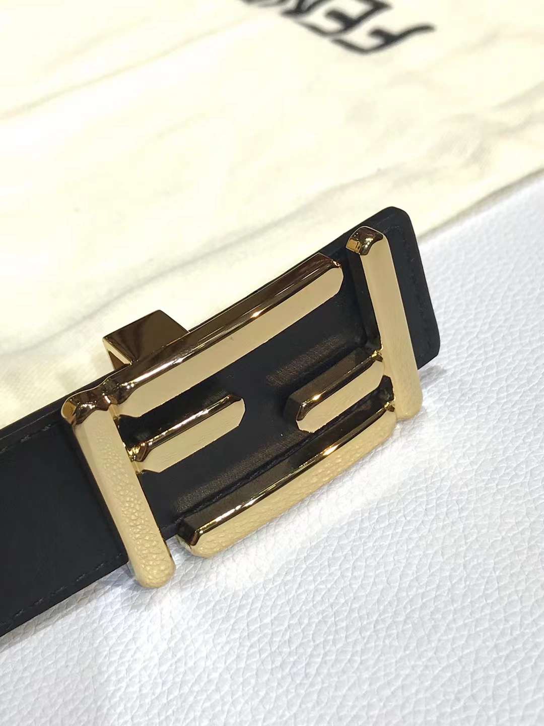 Fendi 五金做工精细 线条流畅 表面光滑 𝐙𝐏电镀工艺 香港通关【𝐇𝐀𝐀𝐒】 进口皮料
