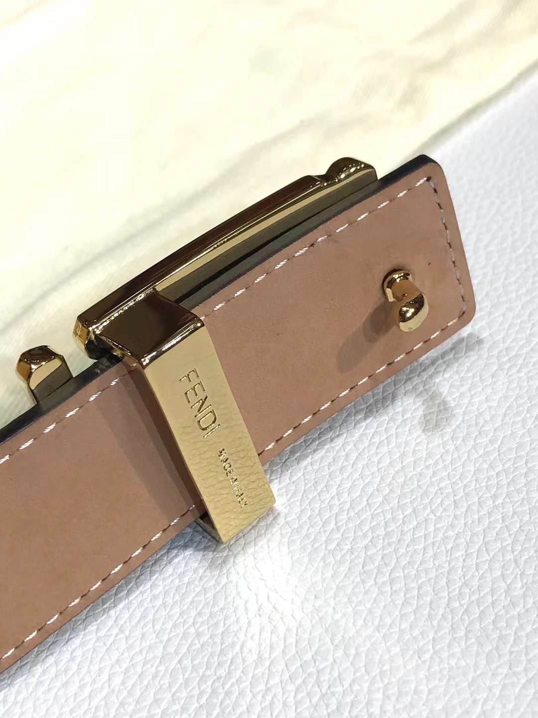 Fendi 五金做工精细 线条流畅 表面光滑 𝐙𝐏电镀工艺 香港通关【𝐇𝐀𝐀𝐒】 进口皮料