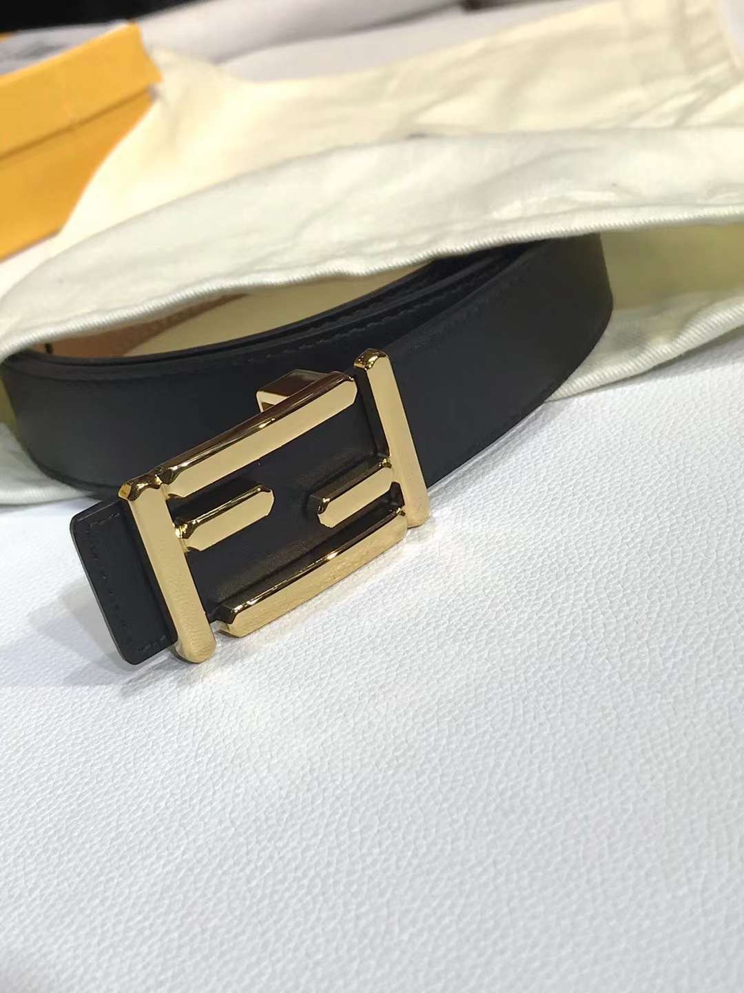 Fendi 五金做工精细 线条流畅 表面光滑 𝐙𝐏电镀工艺 香港通关【𝐇𝐀𝐀𝐒】 进口皮料