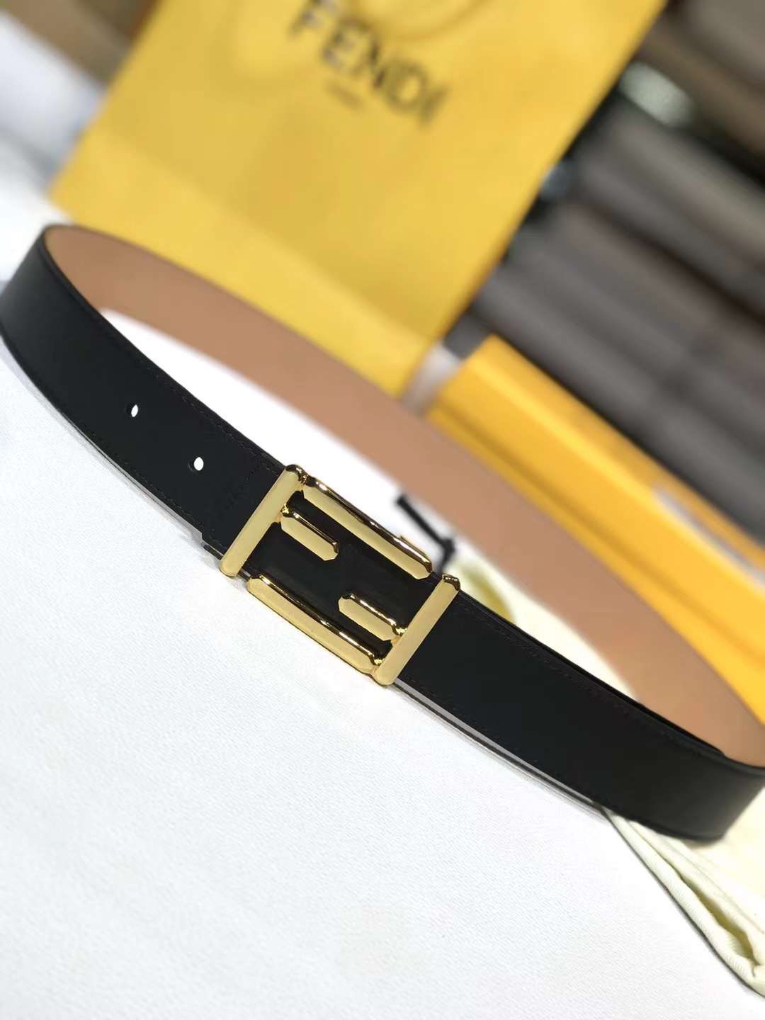 Fendi 五金做工精细 线条流畅 表面光滑 𝐙𝐏电镀工艺 香港通关【𝐇𝐀𝐀𝐒】 进口皮料