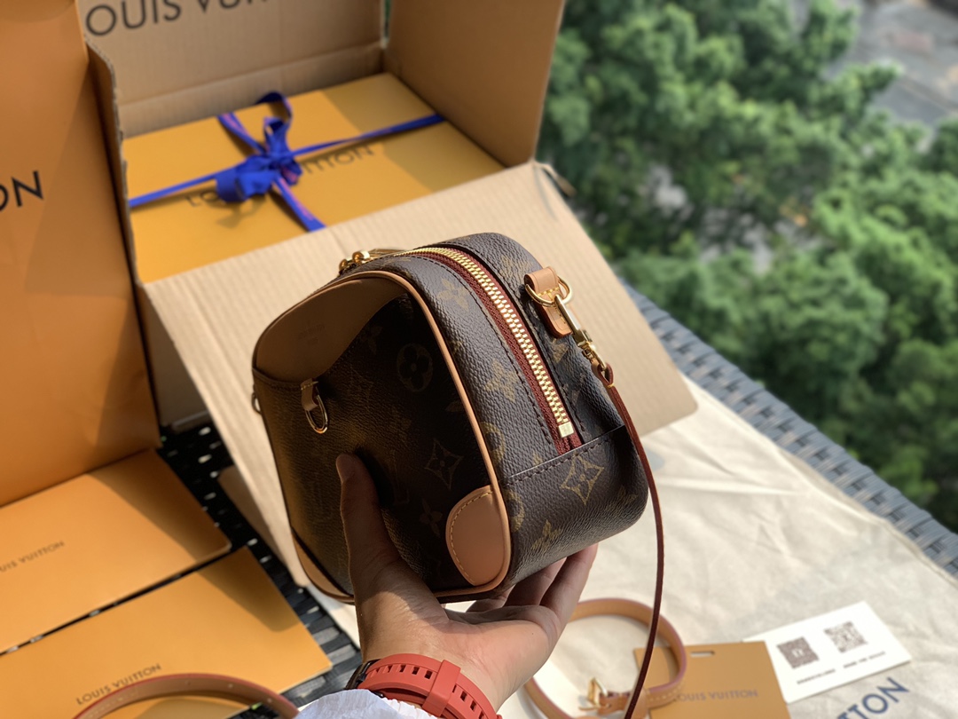 🌼 m45528尺寸21*16*7cm老花 L*V又出了一款新的相机包，一款比nano s🌼Peedy更