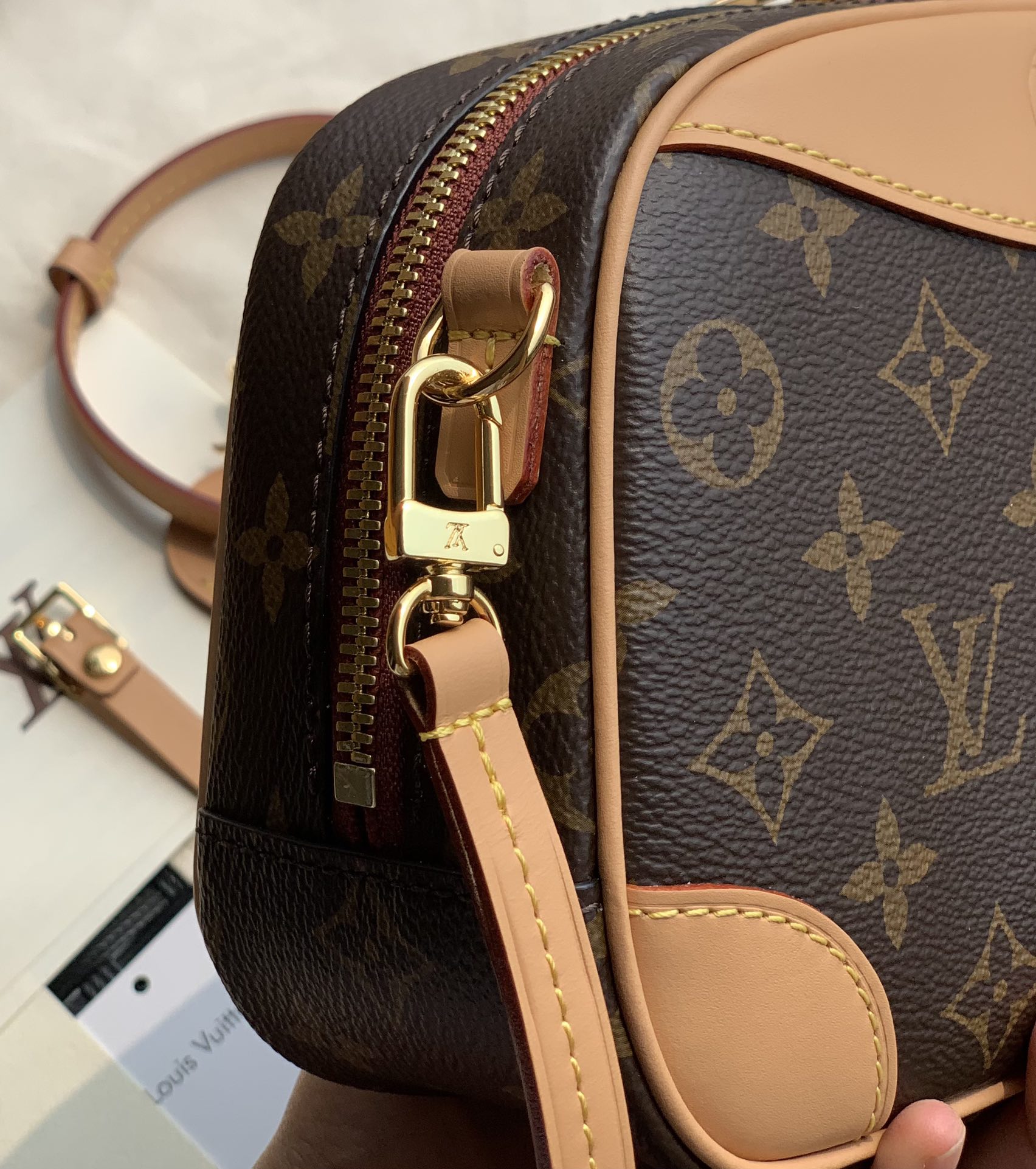 🌼 m45528尺寸21*16*7cm老花 L*V又出了一款新的相机包，一款比nano s🌼Peedy更