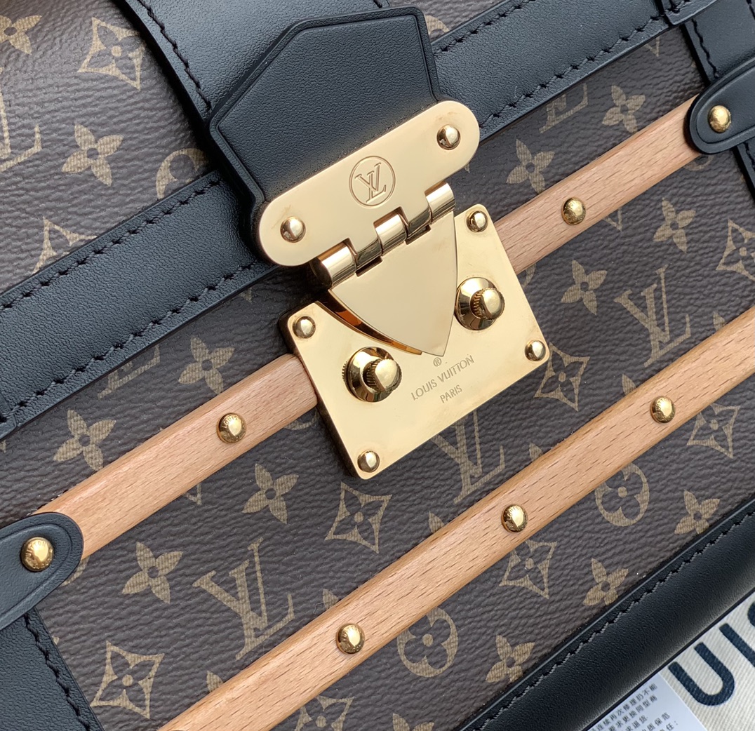 非市场普通货 进口皮料半钢五金 m45908尺寸21 x 18 x 11 cm看到这款包第一眼就被种草了