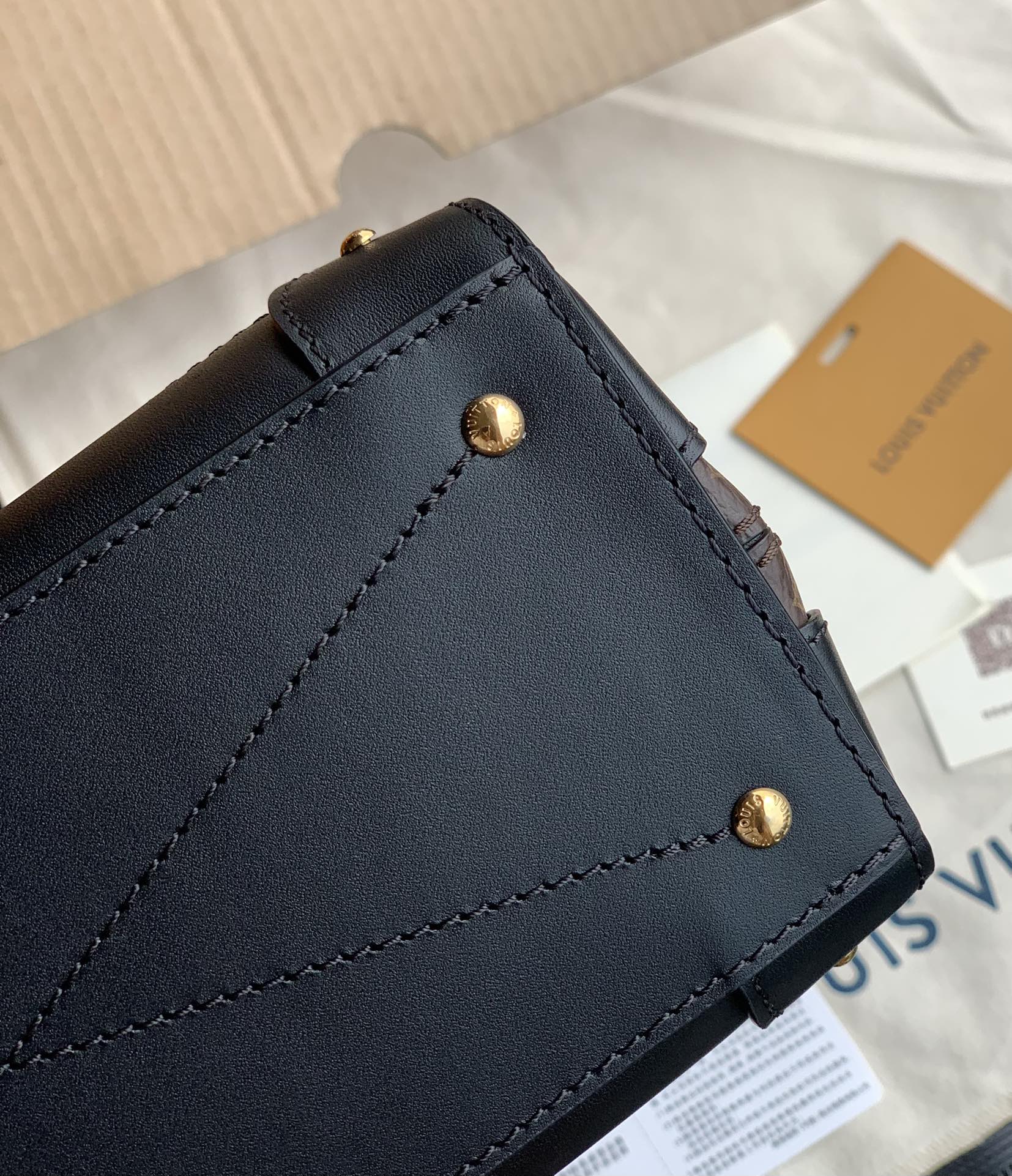 非市场普通货 进口皮料半钢五金 m45908尺寸21 x 18 x 11 cm看到这款包第一眼就被种草了