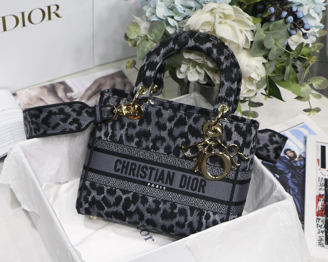 DIOR сумка Lady Dior леопардовый принт вышивка тканевая поверхность широкая плечевая ручка
