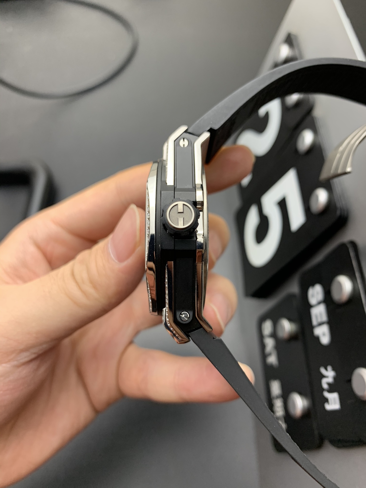 Hublot 定制莫桑钻刺青