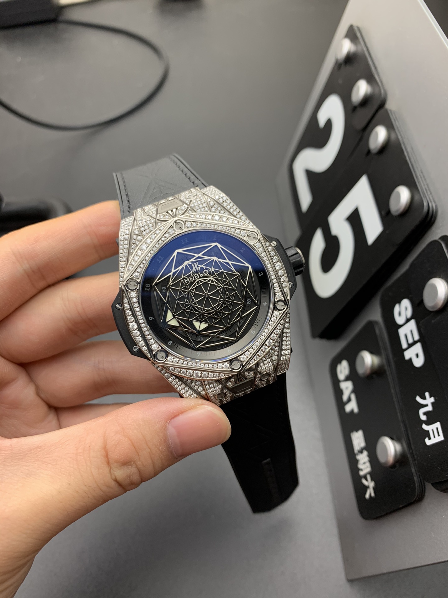 Hublot 定制莫桑钻刺青