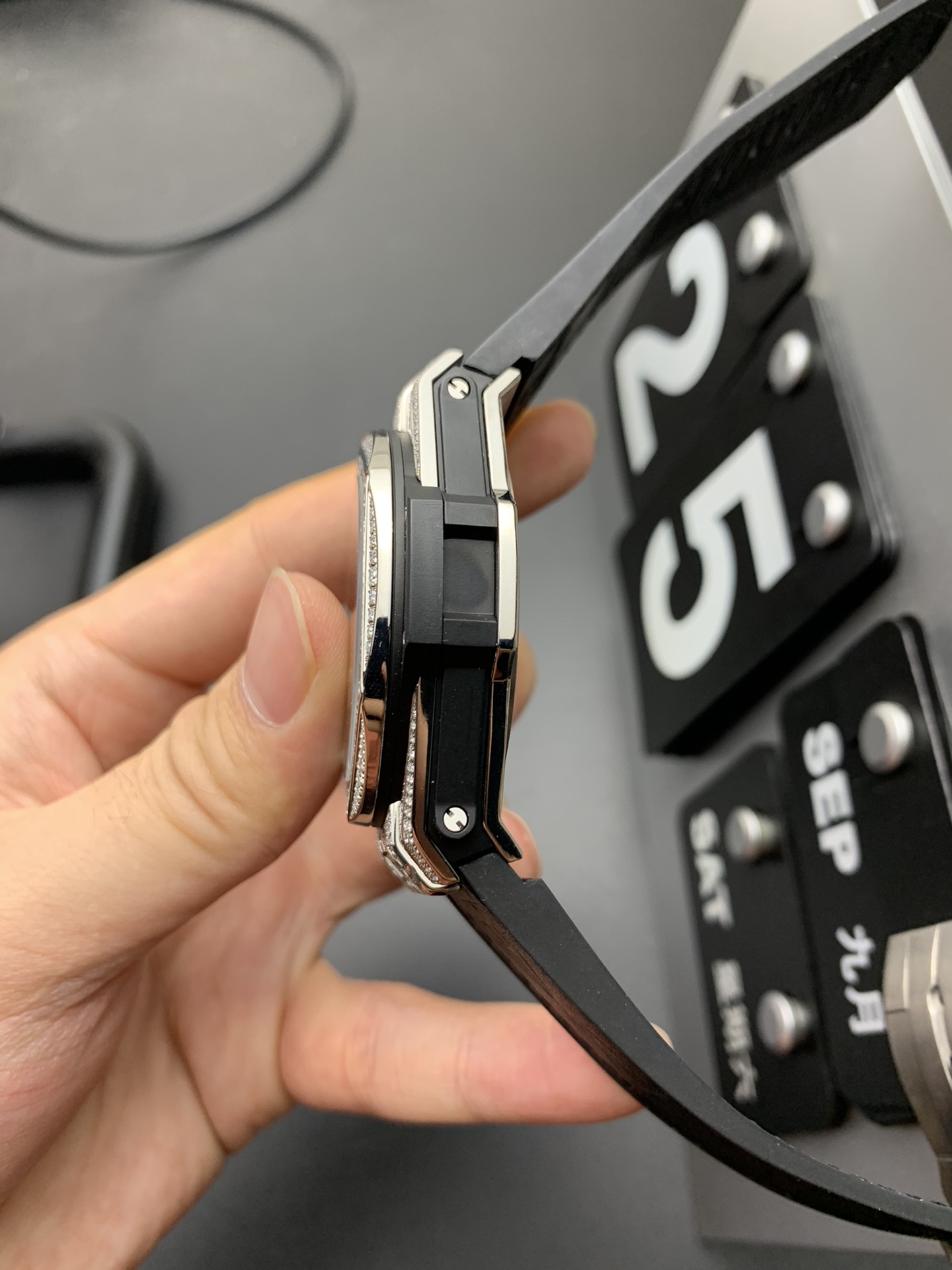 Hublot 定制莫桑钻刺青