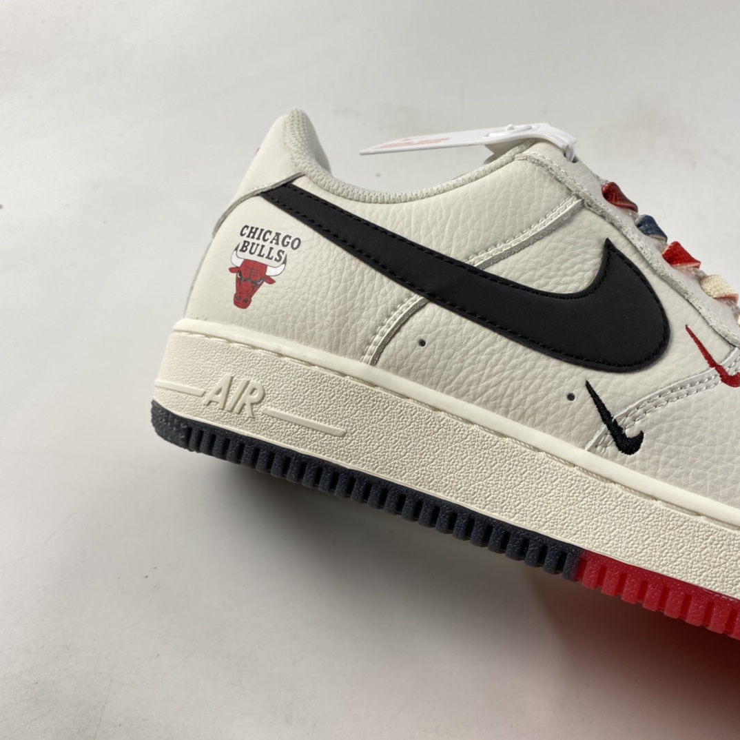 P260  NIKE Air Force 1 Low ’07“米黑红”芝加哥公牛队板鞋 CH2806-306
