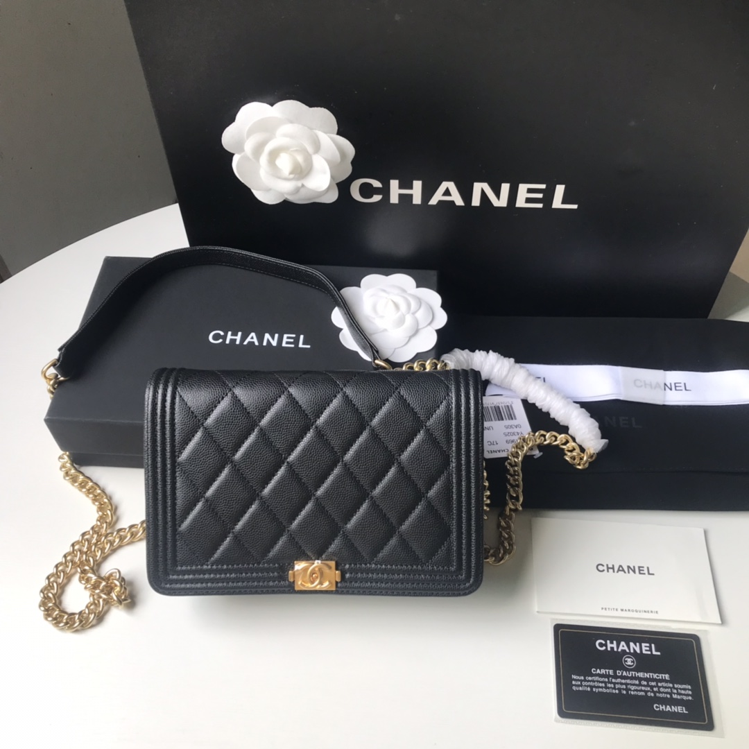 Chanel 鱼子酱woc到货配肩带 细节美到淋漓尽致 黑金尺寸：19x12.5x3cm