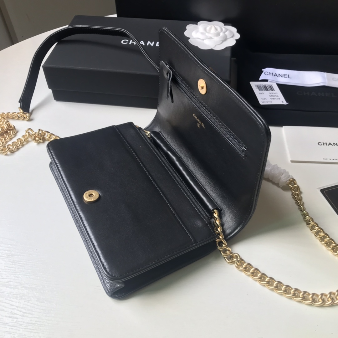 Chanel 鱼子酱woc到货配肩带 细节美到淋漓尽致 黑金尺寸：19x12.5x3cm