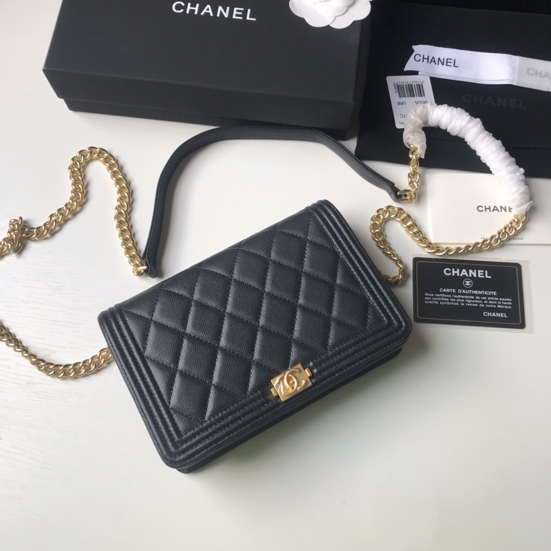 Chanel 鱼子酱woc到货配肩带 细节美到淋漓尽致 黑金尺寸：19x12.5x3cm