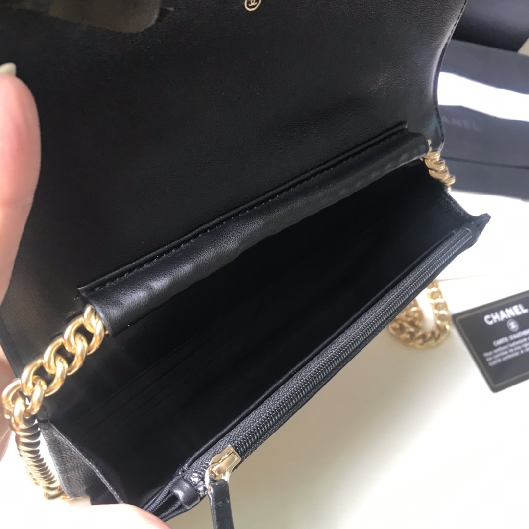 Chanel 鱼子酱woc到货配肩带 细节美到淋漓尽致 黑金尺寸：19x12.5x3cm