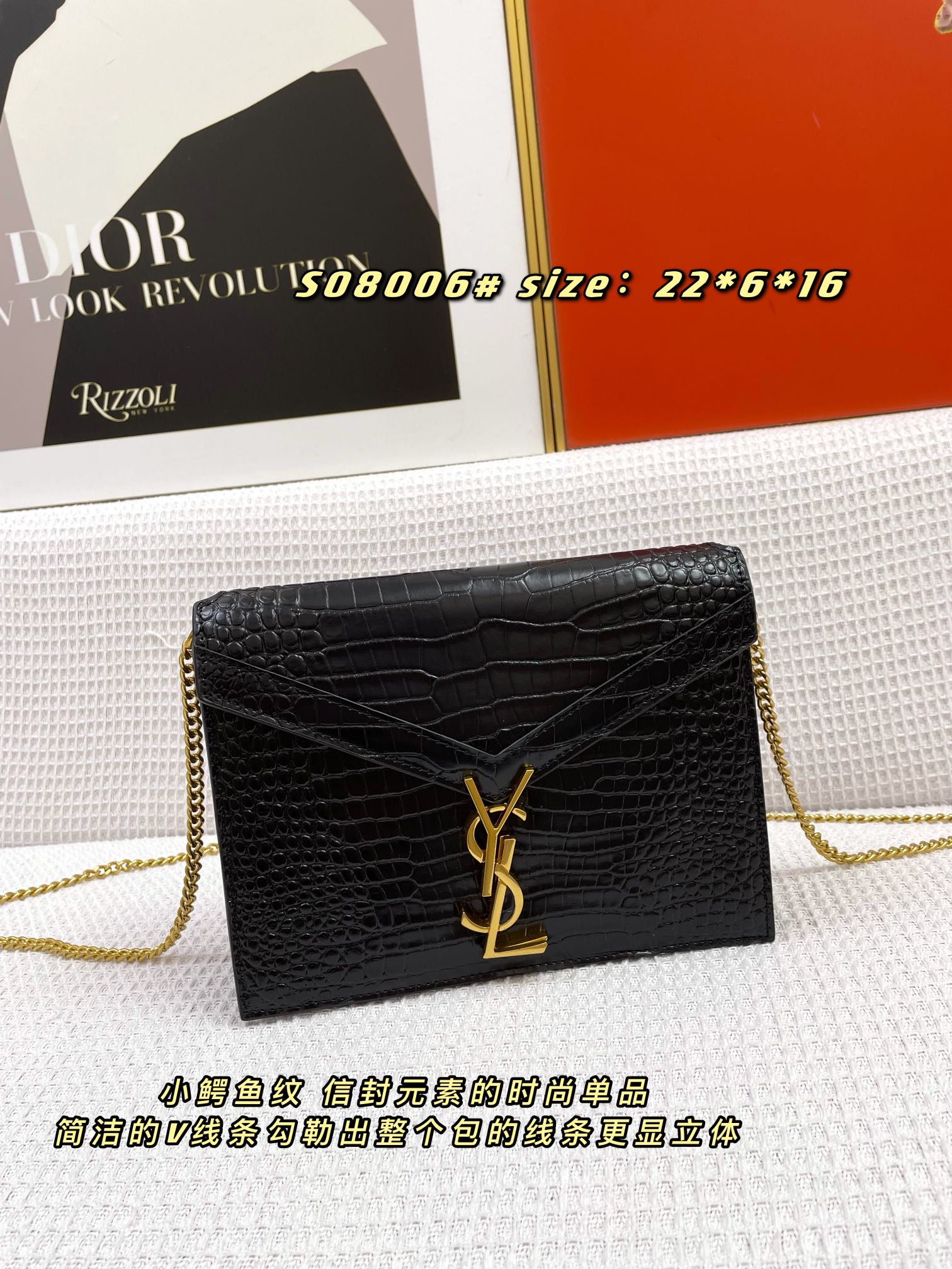 430 YSL 最新款 小鳄鱼纹 信封元素的时尚单品，