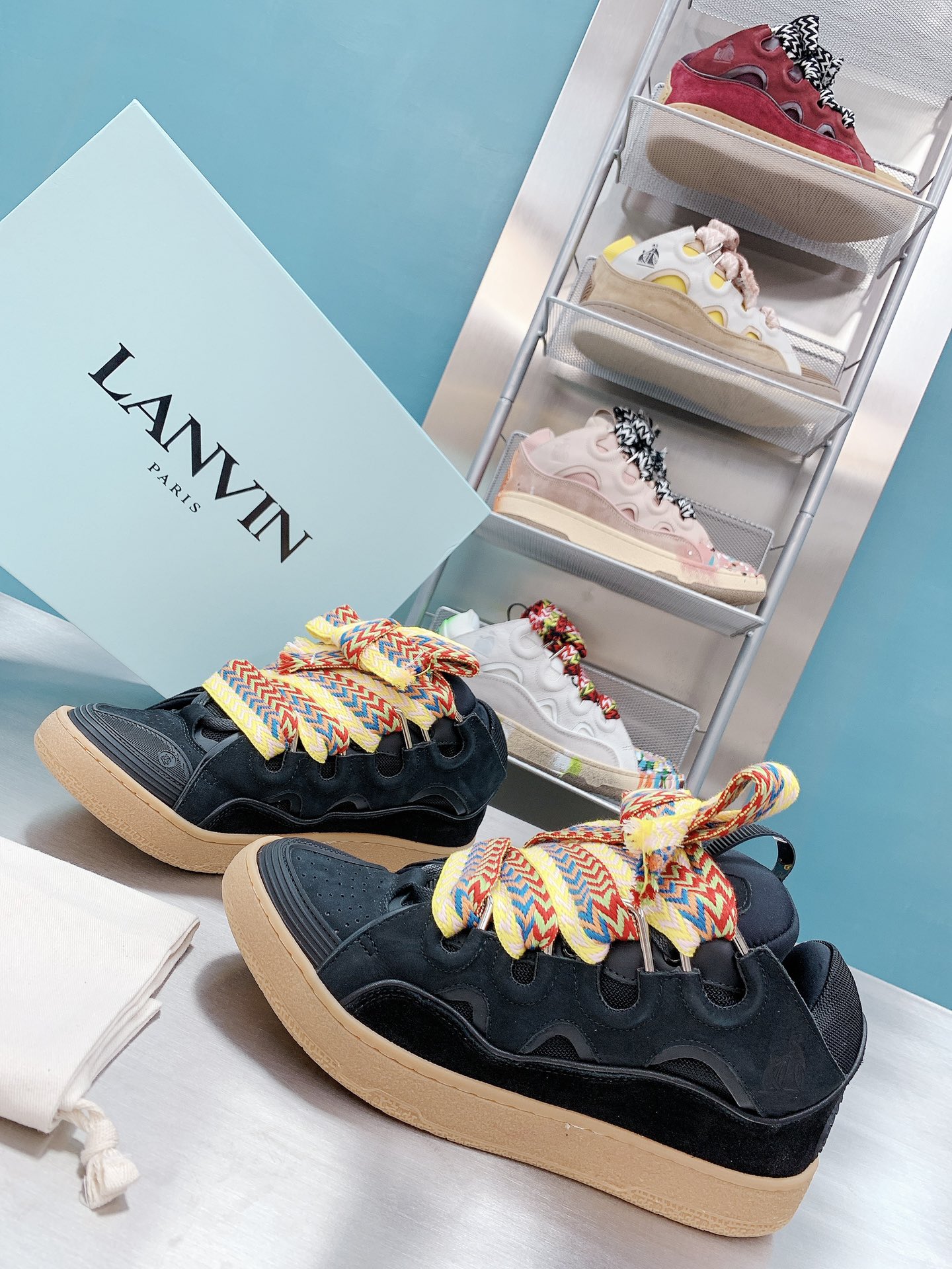 NO:172552,The latest LANVIN Langfan 3rd generation latest catwalk CURB series casual sneakers, the official website became popular all over the world, and major internet celebrities also frantically took 2 months. The original 1:1 mold-opening heavy process is made. The fabric is made of imported beef matte environmentally friendly beef reverse velvet gold steel mesh fabric. The inner soft and breathable space cotton fabric. The original mold-opening two-color TPU outsole. Women's 35#-40# Men's 39#-44# (splashing ink and printing logo), casual shoes/sneakers, sneakers19860909最新款LANVIN浪凡三代 最新走秀款CURB系列休闲运动鞋,官网一出热度火爆整个全球,各大网红也疯狂上脚 耗时2个月原版1:1开模重工艺制作,面料采用进口牛磨砂环保牛反绒金钢网织物 内里柔软透气太空棉面料原版开模双色TPU大底 女款35#-40# 男款39#-44#（泼墨 打印logo）,休闲鞋/运动鞋,sneakers,Women's Shoes