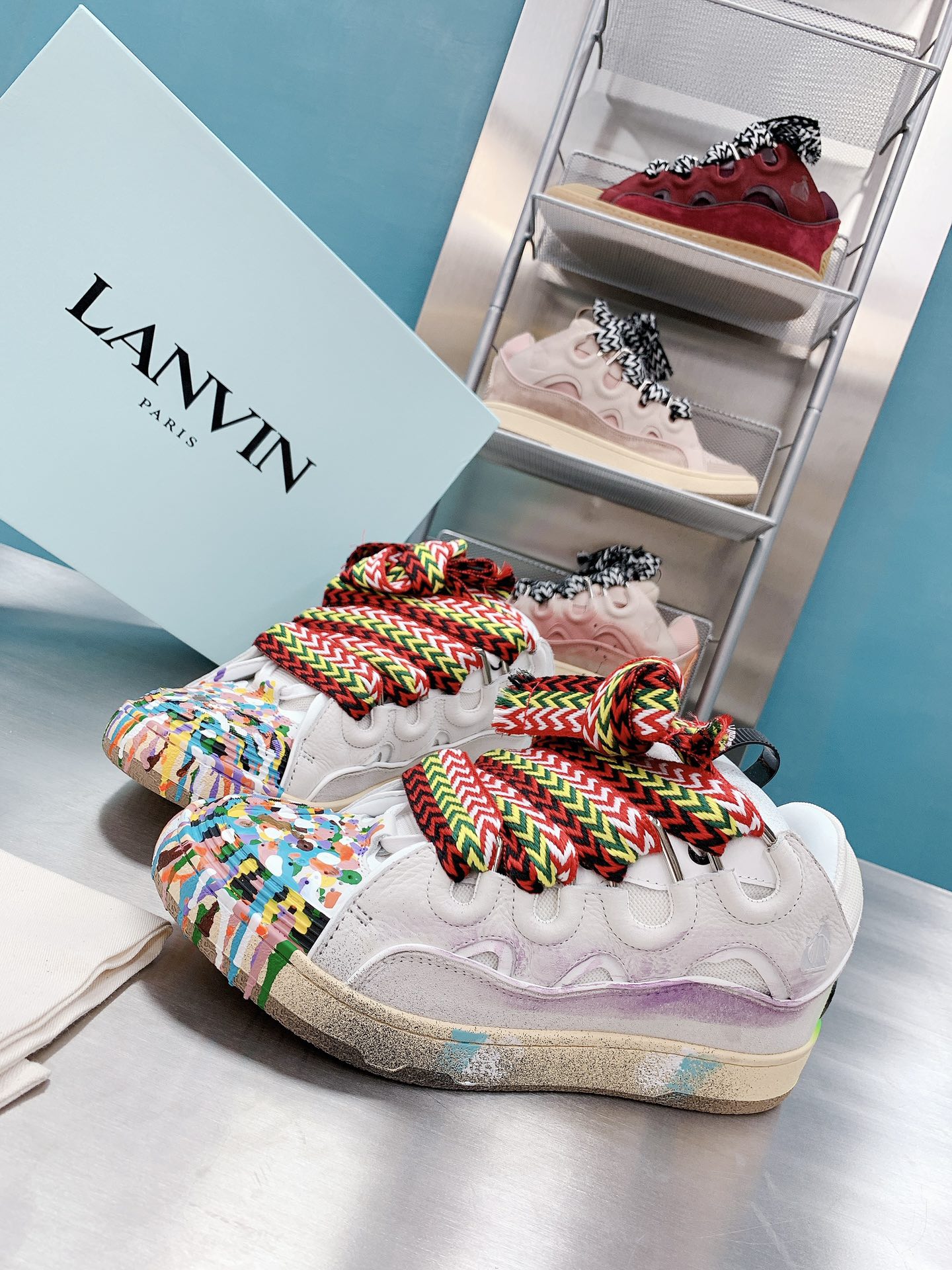 NO:172557,The latest LANVIN Langfan 3rd generation latest catwalk CURB series casual sneakers, the official website became popular all over the world, and major internet celebrities also frantically took their feet. It took 2 months to make the original 1:1 mold-opening heavy process. The fabric is made of imported beef matte environmentally friendly beef reverse velvet gold steel mesh fabric. The inner soft and breathable space cotton fabric. The original mold-opening two-color TPU outsole. Women's 35#-40# Men's 39#-46# (splashing ink and printing logo), casual shoes/sneakers, sneakers19860909最新款LANVIN浪凡三代 最新走秀款CURB系列休闲运动鞋,官网一出热度火爆整个全球,各大网红也疯狂上脚 耗时2个月原版1:1开模重工艺制作,面料采用进口牛磨砂环保牛反绒金钢网织物 内里柔软透气太空棉面料原版开模双色TPU大底 女款35#-40# 男款39#-46#（泼墨 打印logo）,休闲鞋/运动鞋,sneakers,Women's Shoes