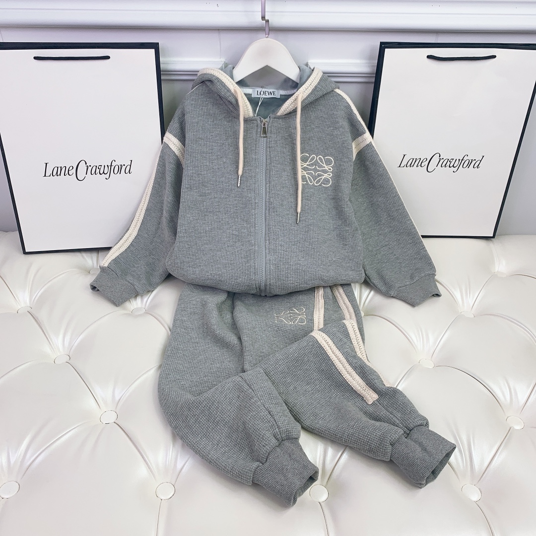 Child Loewey’s Stylish Outfit: 110-160 cm, Gift Bags Included, Pure Cotton Fabric - 图片 1