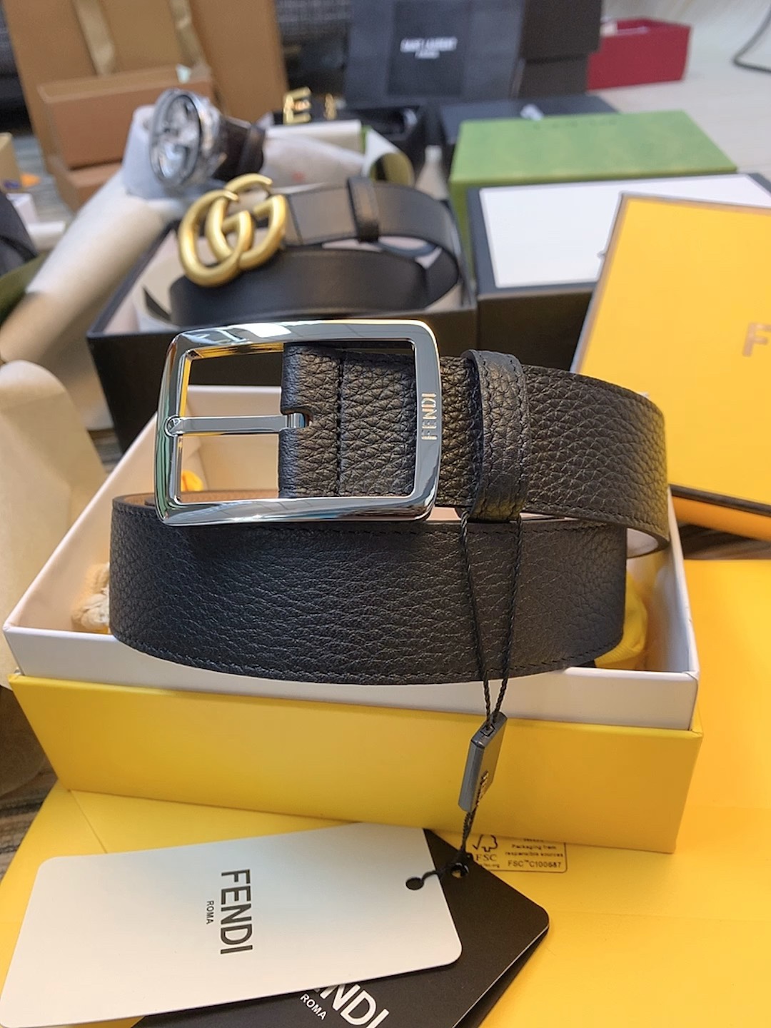 Fendi 芬迪FENDI 黑色荔枝纹 · 精品纯钢针扣#，舒适好用 𝕎𝕚𝕕𝕥𝕙：𝟯.𝟱𝗰𝗺