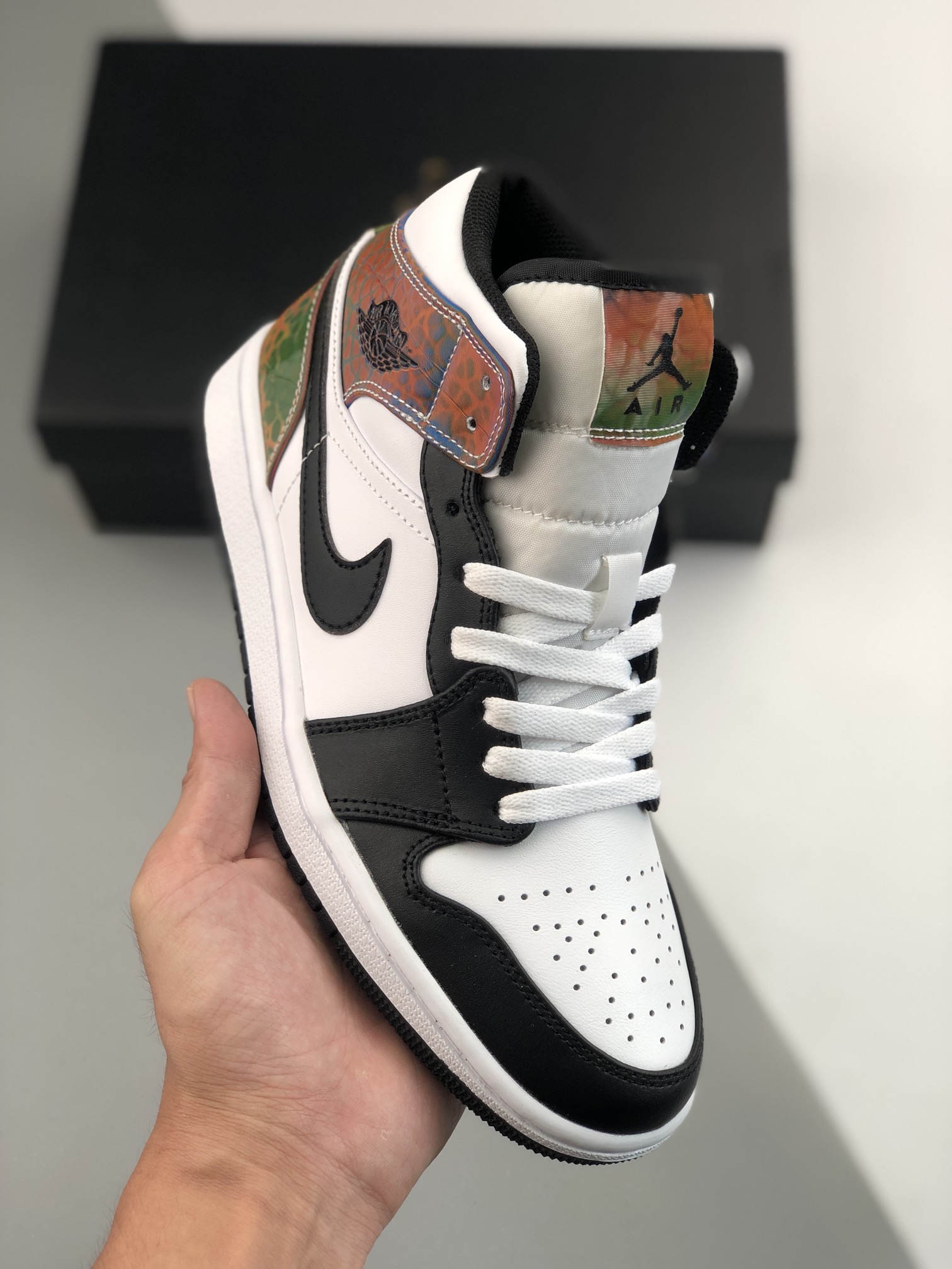Air Jordan 1 Mid blanco-negro termocromático, serie media, nuevo lote, suela original con molde original, cuero persona…