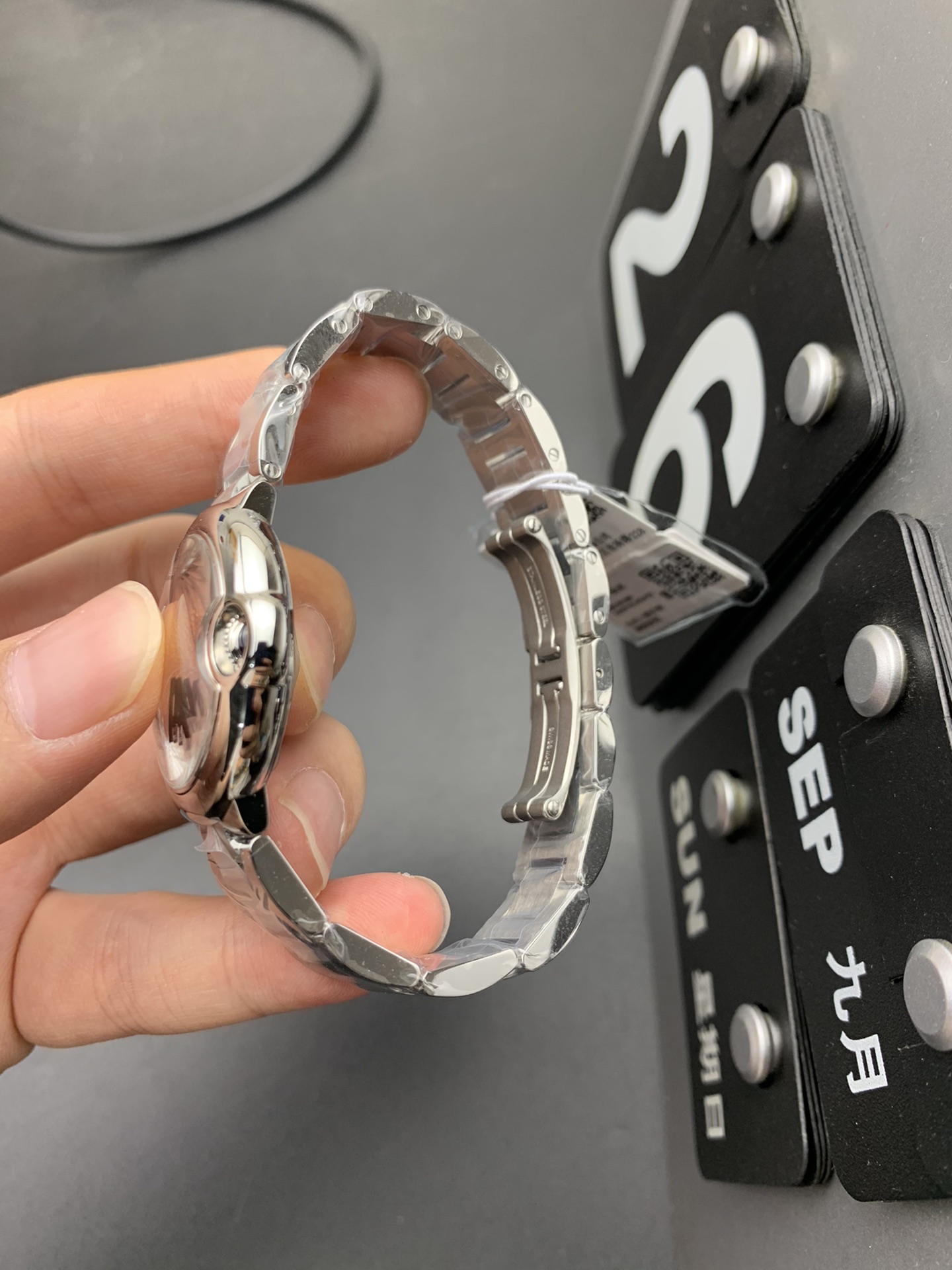 Cartier V6 33机械粉气球