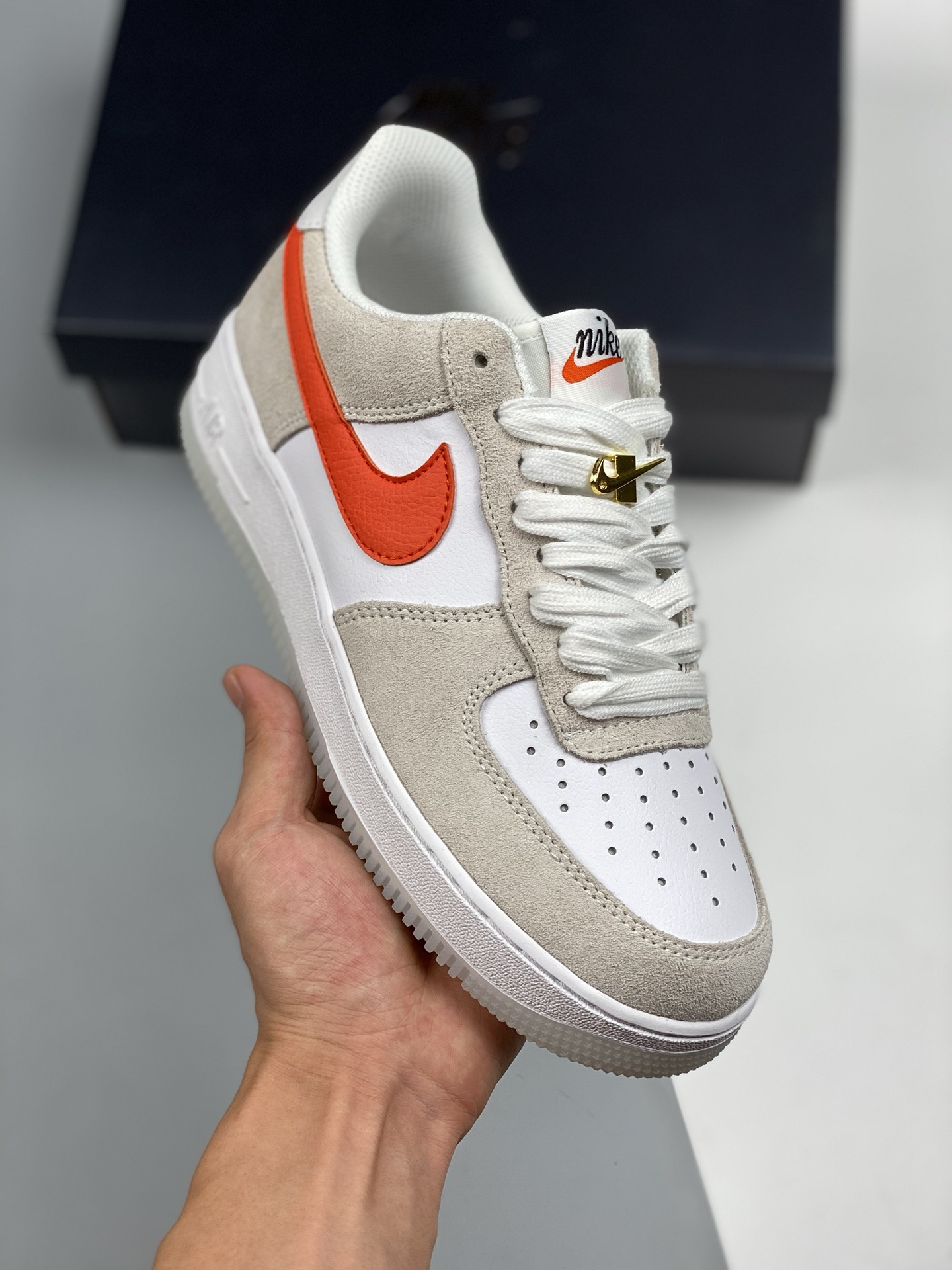 Nike Air Force 1 Low ’07SE Crema/Naranja Hebilla Dorada 空军一号低帮休闲板鞋 原厂皮料 原楦原纸板 纯正版型 高清洁度 内置全掌气垫 货号：DA8302-101 Size：36 36…