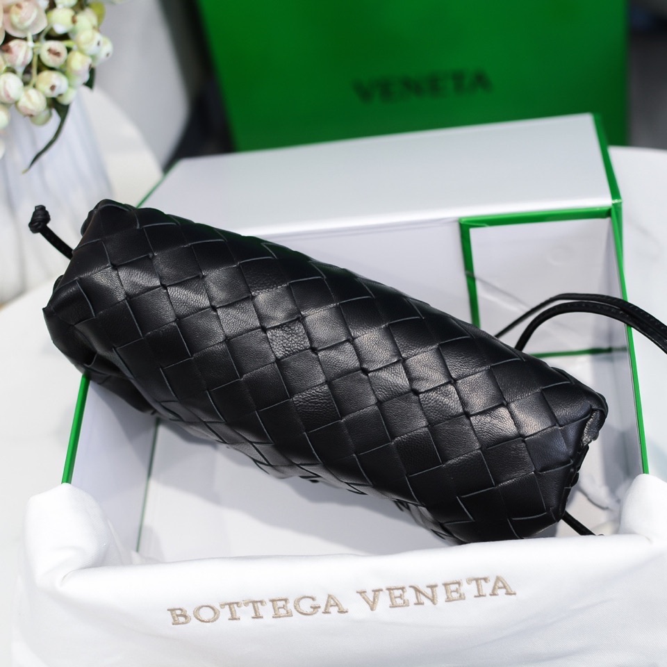 大格编织 The pouch 云朵包 前Celine设计师Daniel Lee入主BV后设计的第一个系列 版型上身极其销魂~时髦又有范~优雅简练 4