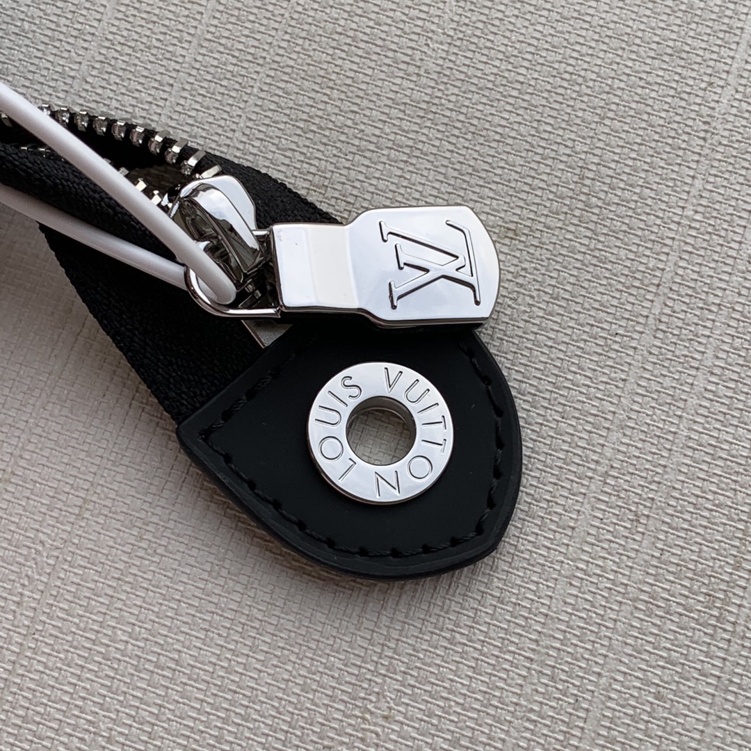 Louis Vuitton LV Pochette Voyage 手拿包 M80914