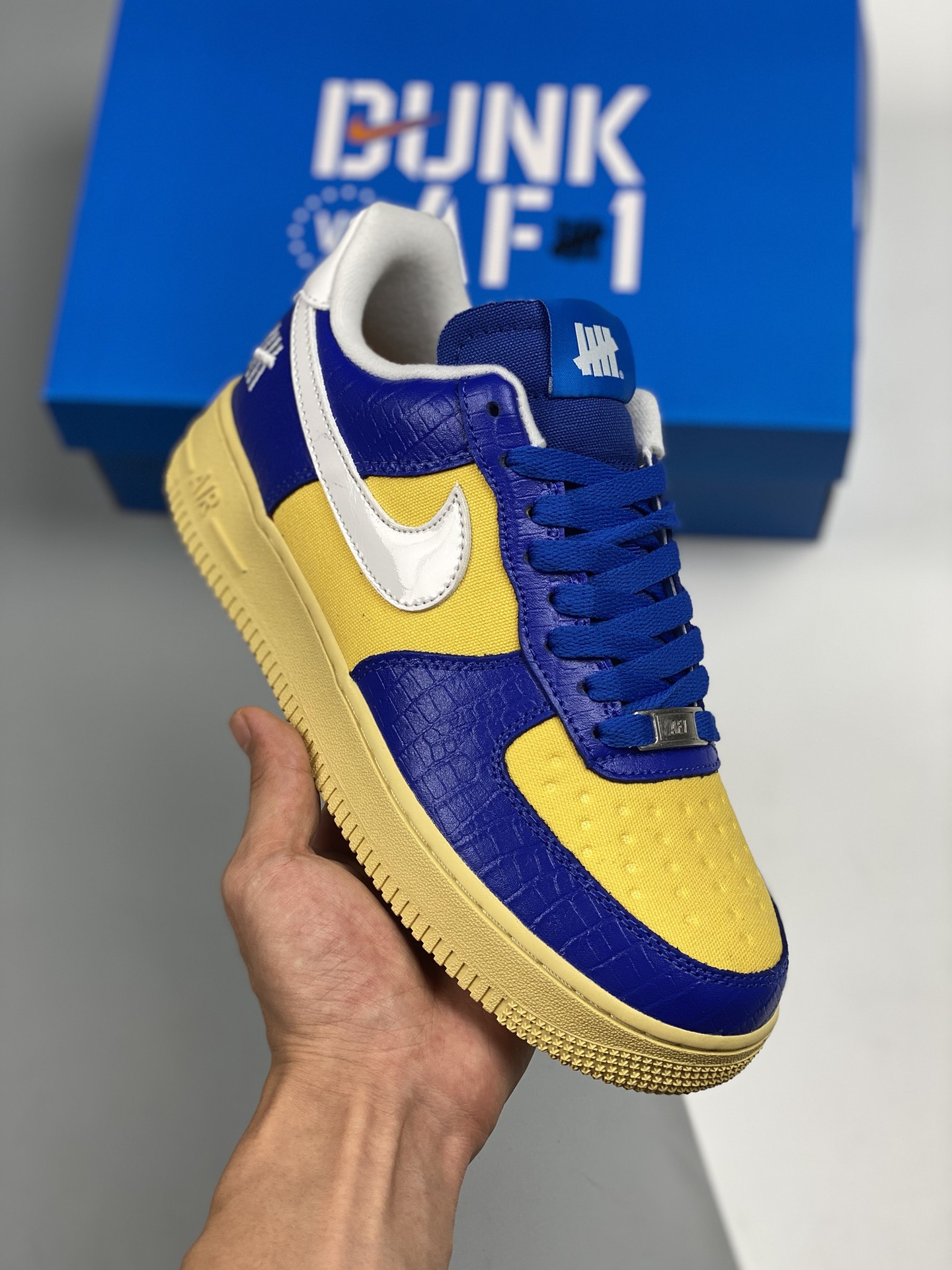 Undefeated x Nike Air Force 1 Low Amarillo/Azul Serpiente 空军一号低帮休闲板鞋 原厂皮料 原楦原纸板 纯正版型 高清洁度 内置全掌气垫 货号：DM8462-400 Size：36 …