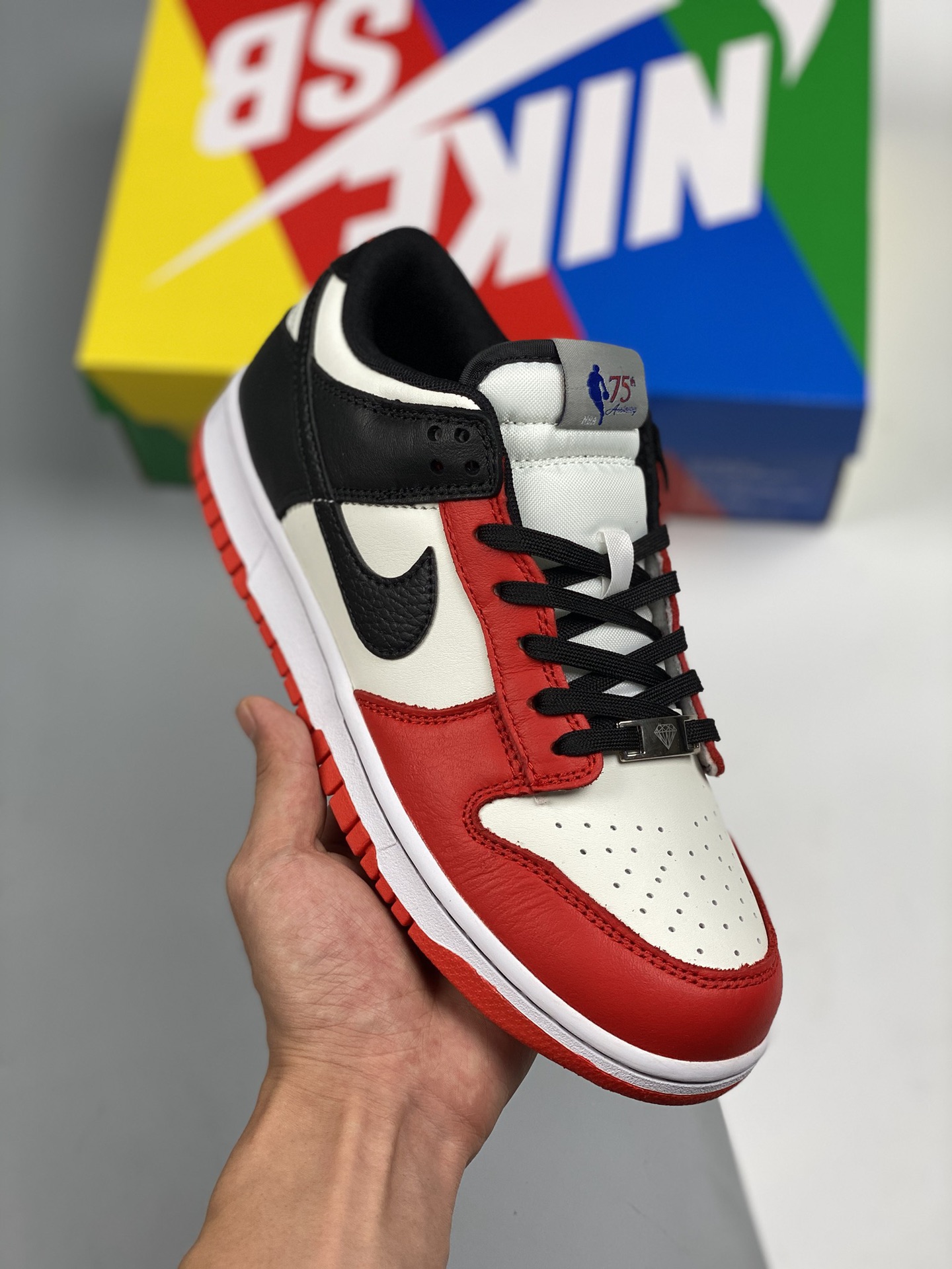 NK SB Dunk Low combinación negro y rojo, el relleno de la lengüeta más gruesa mejora la comodidad y facilita el calzado…