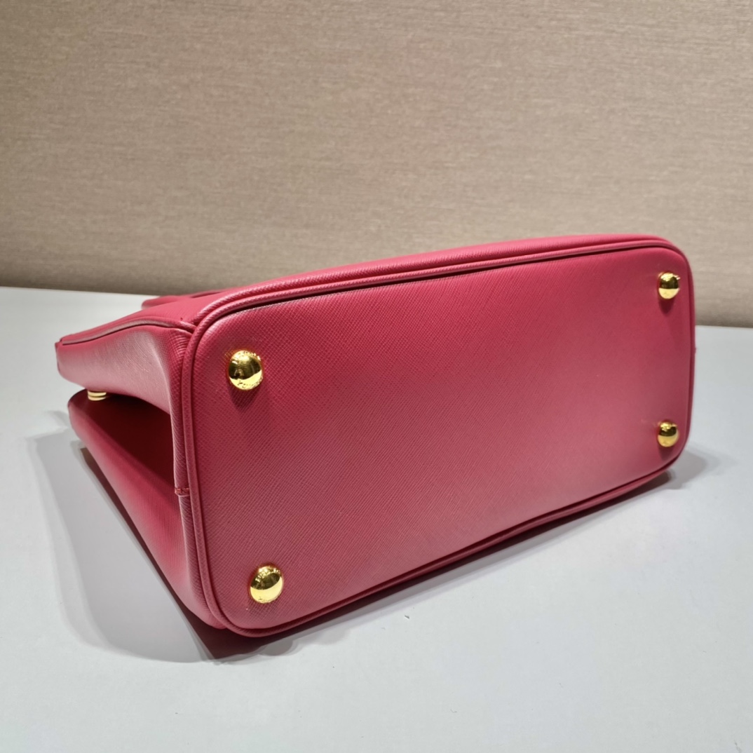 PRADA普拉达进口十字纹牛皮杀手包1BA863