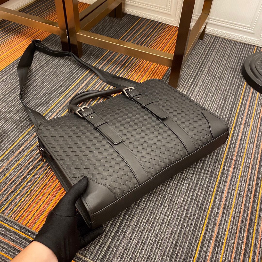 Bottega Veneta Luxury Handbag Collection 7