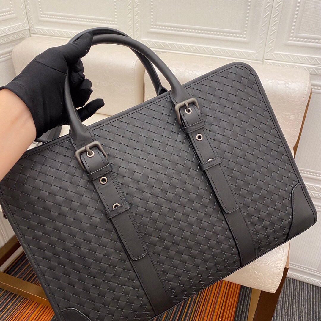 Bottega Veneta Luxury Handbag Collection 8