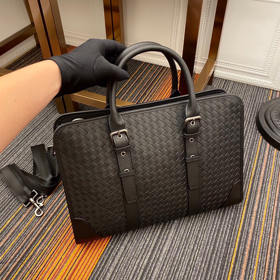 Bottega Veneta Luxury Handbag Collection 3