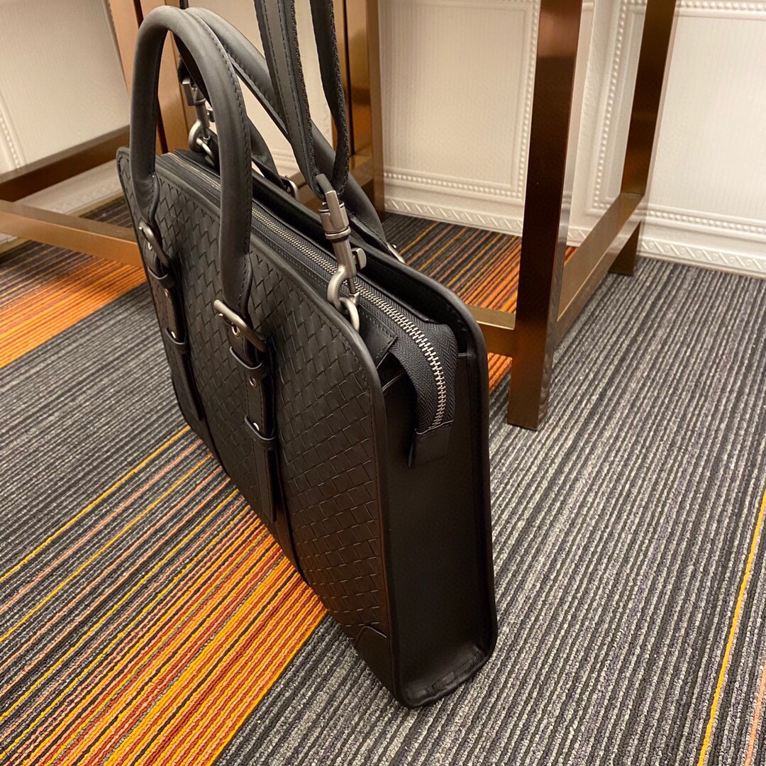 Bottega Veneta Luxury Handbag Collection 6