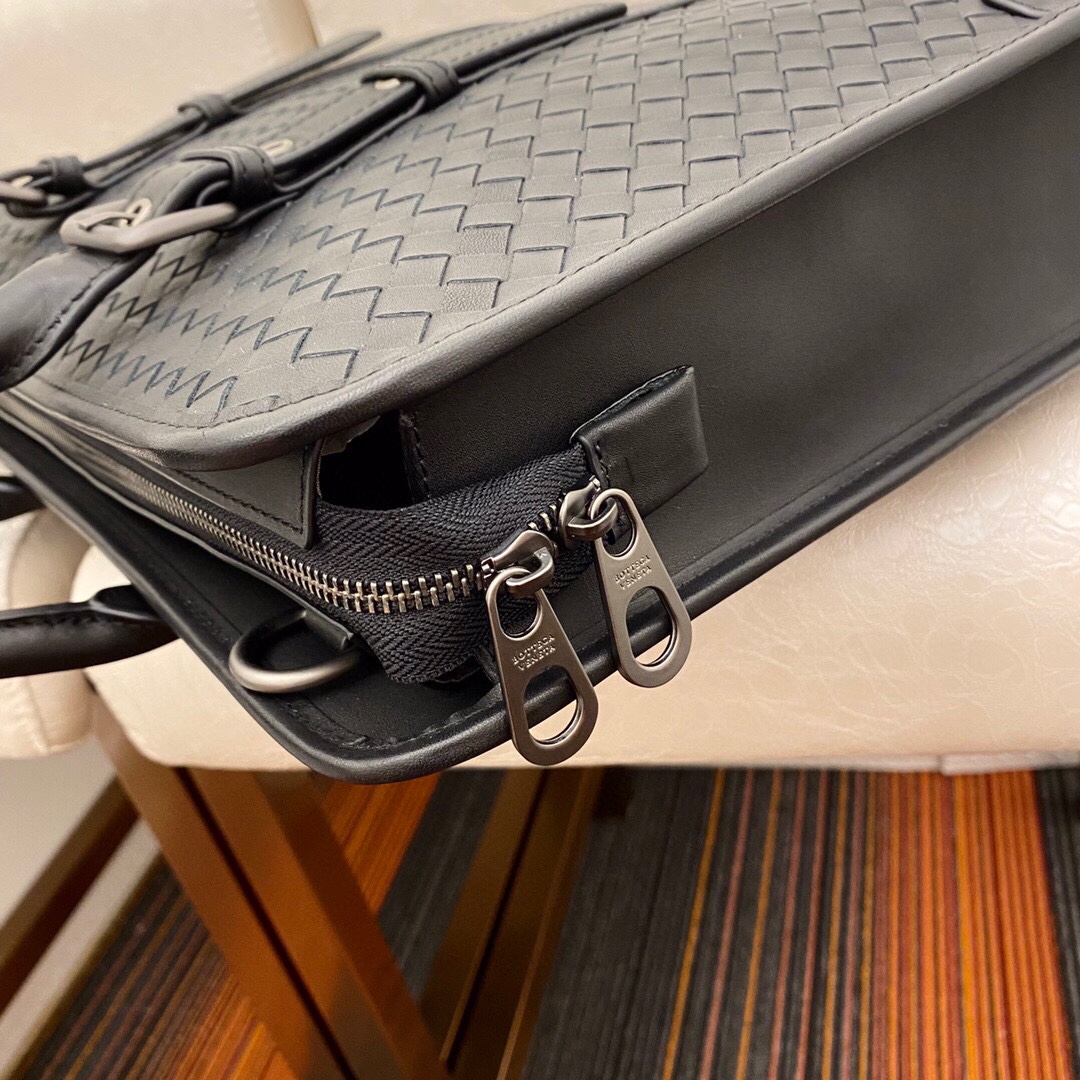Bottega Veneta Luxury Handbag Collection 5