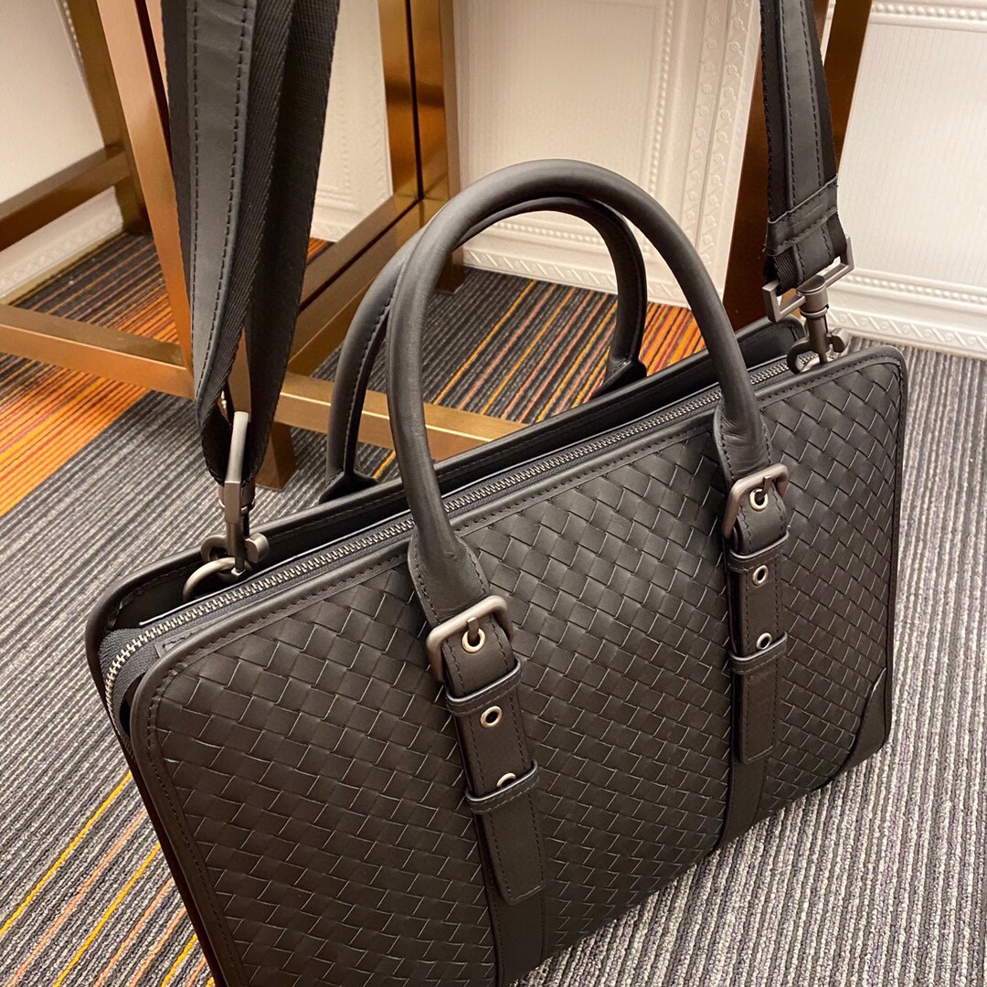 Bottega Veneta Luxury Handbag Collection 4